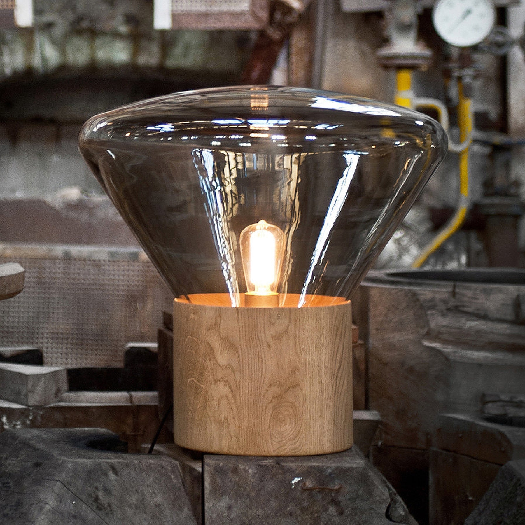 Bois Table Lamp - Blowlighting