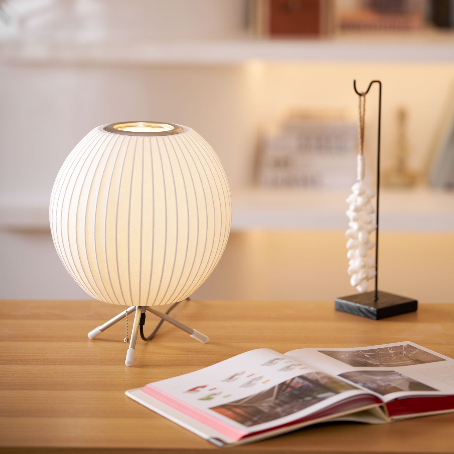 Nelson Tripod Table Lamp - Blowlighting