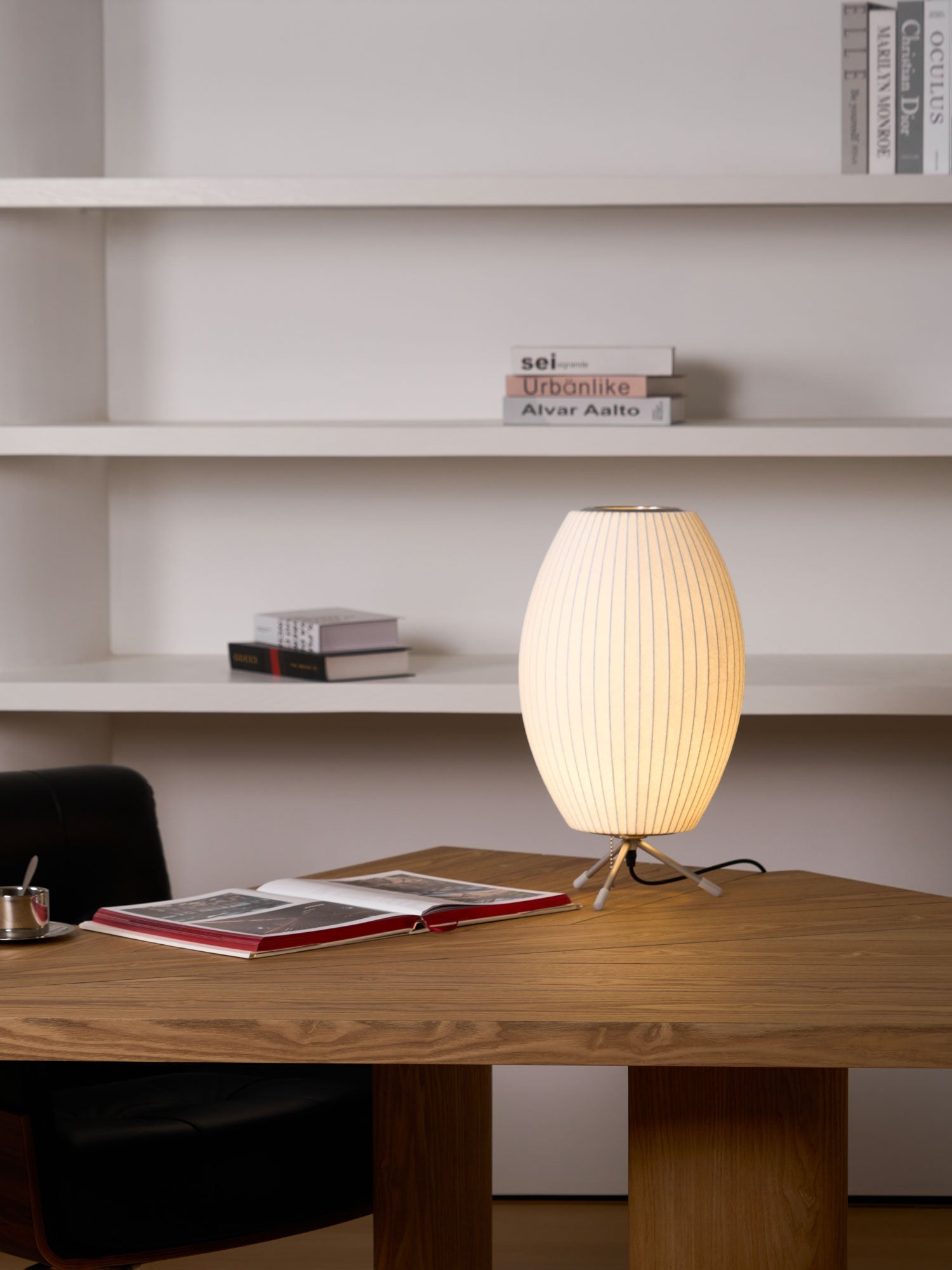Nelson Tripod Table Lamp - Blowlighting