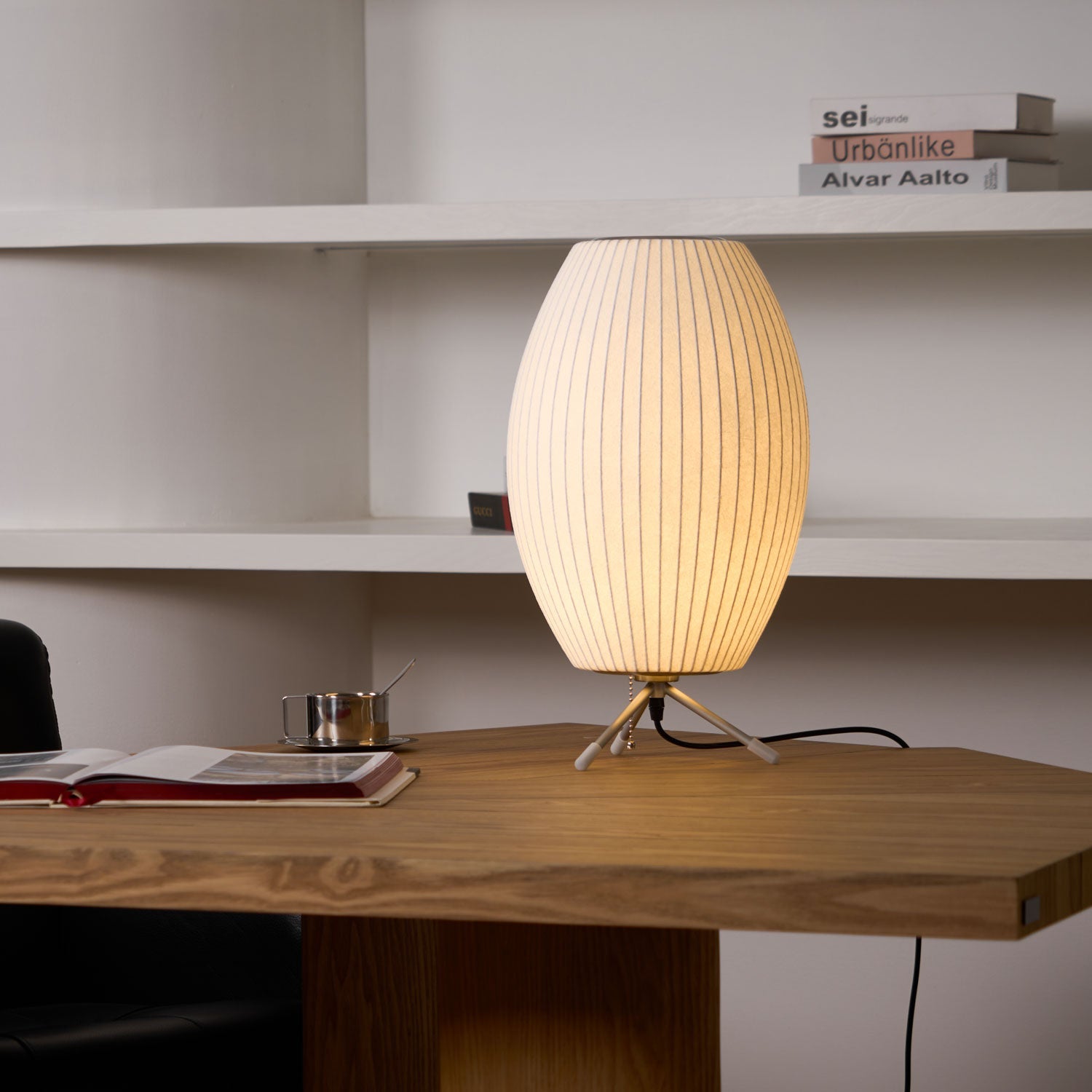 Nelson Tripod Table Lamp - Blowlighting