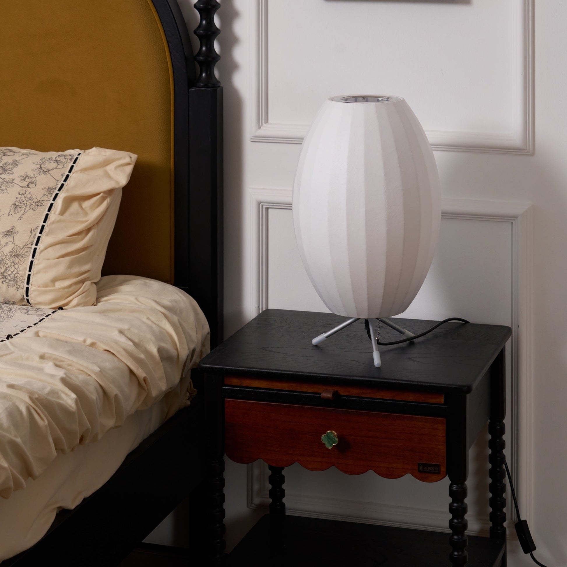 Nelson Tripod Table Lamp - Blowlighting