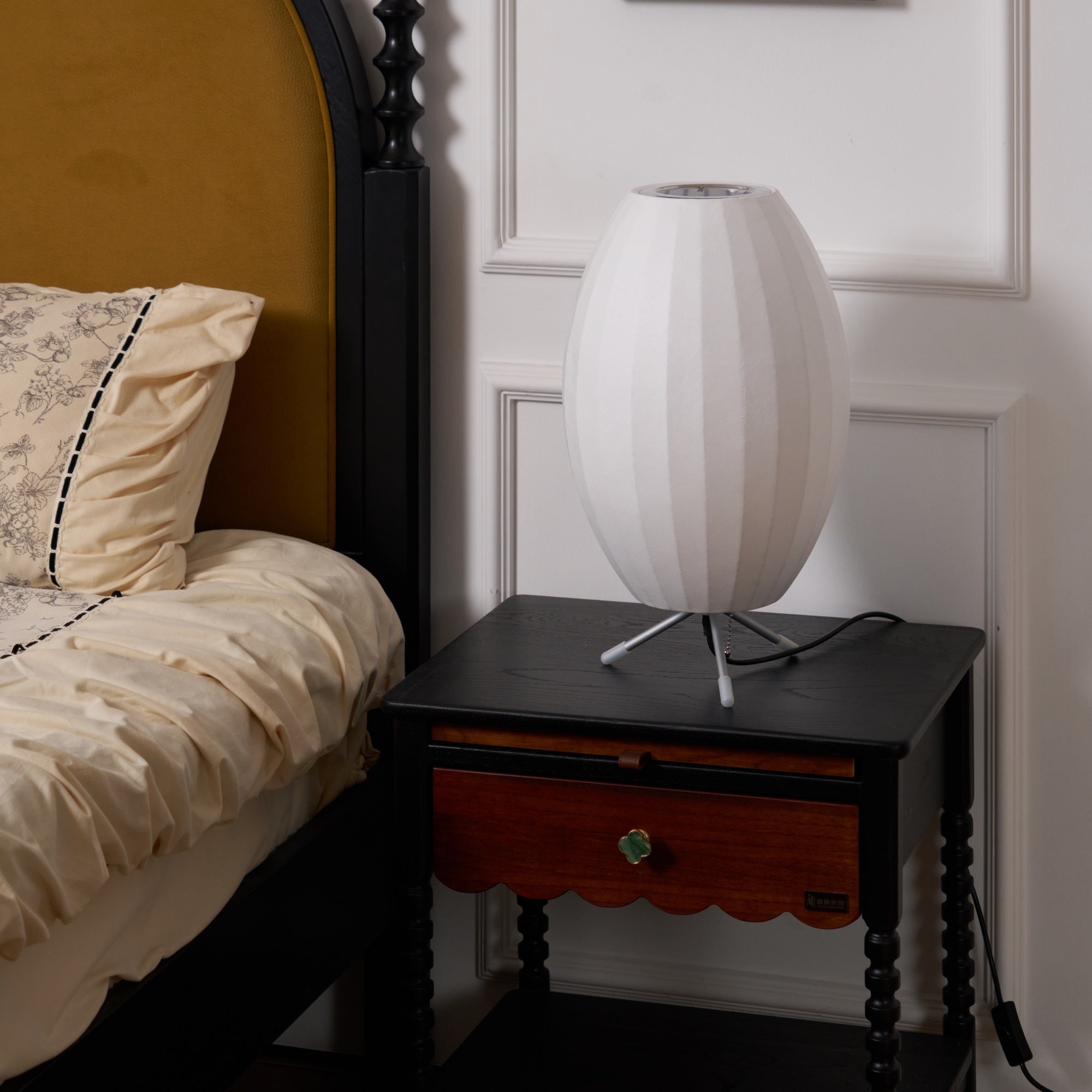Nelson Tripod Table Lamp - Blowlighting