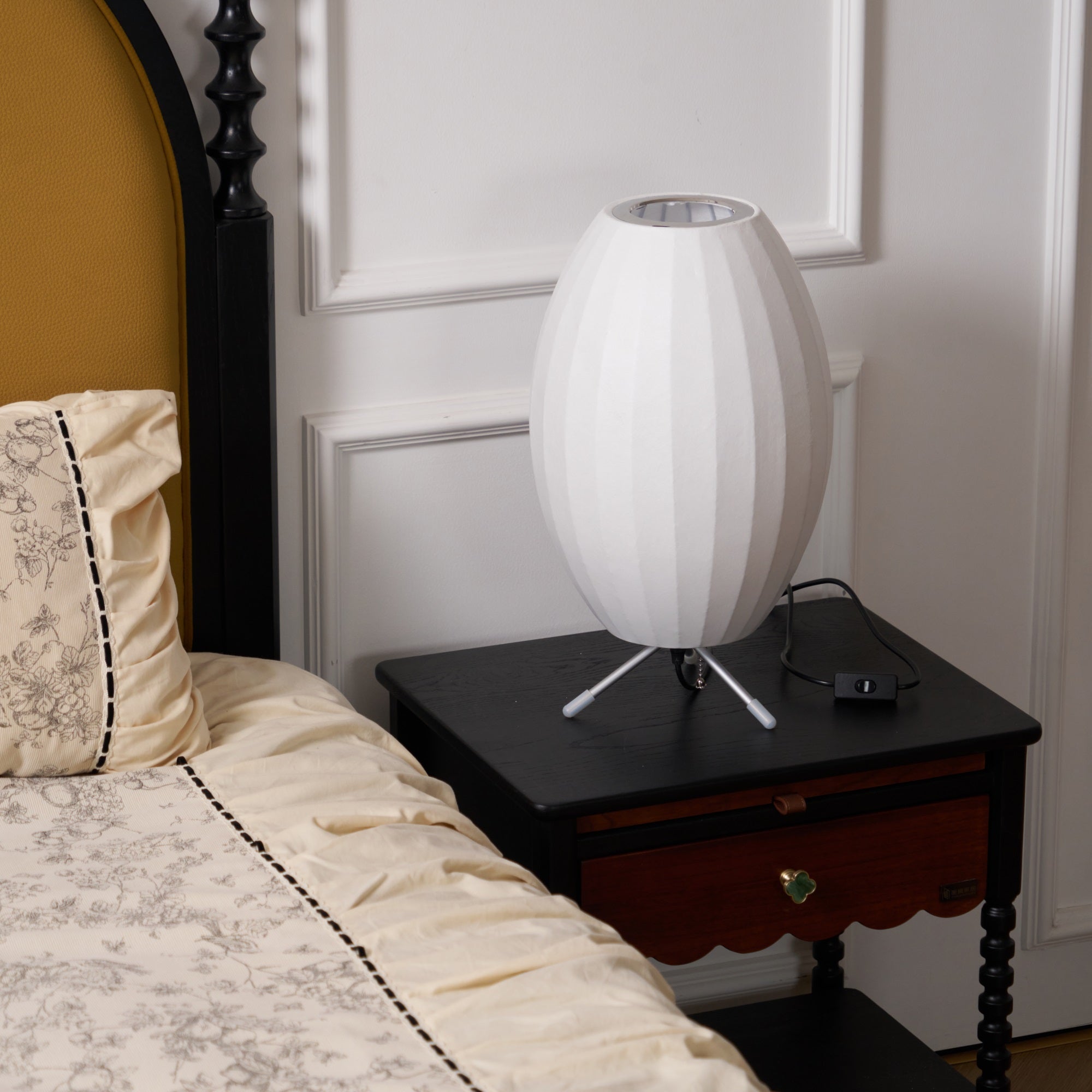 Nelson Tripod Table Lamp - Blowlighting