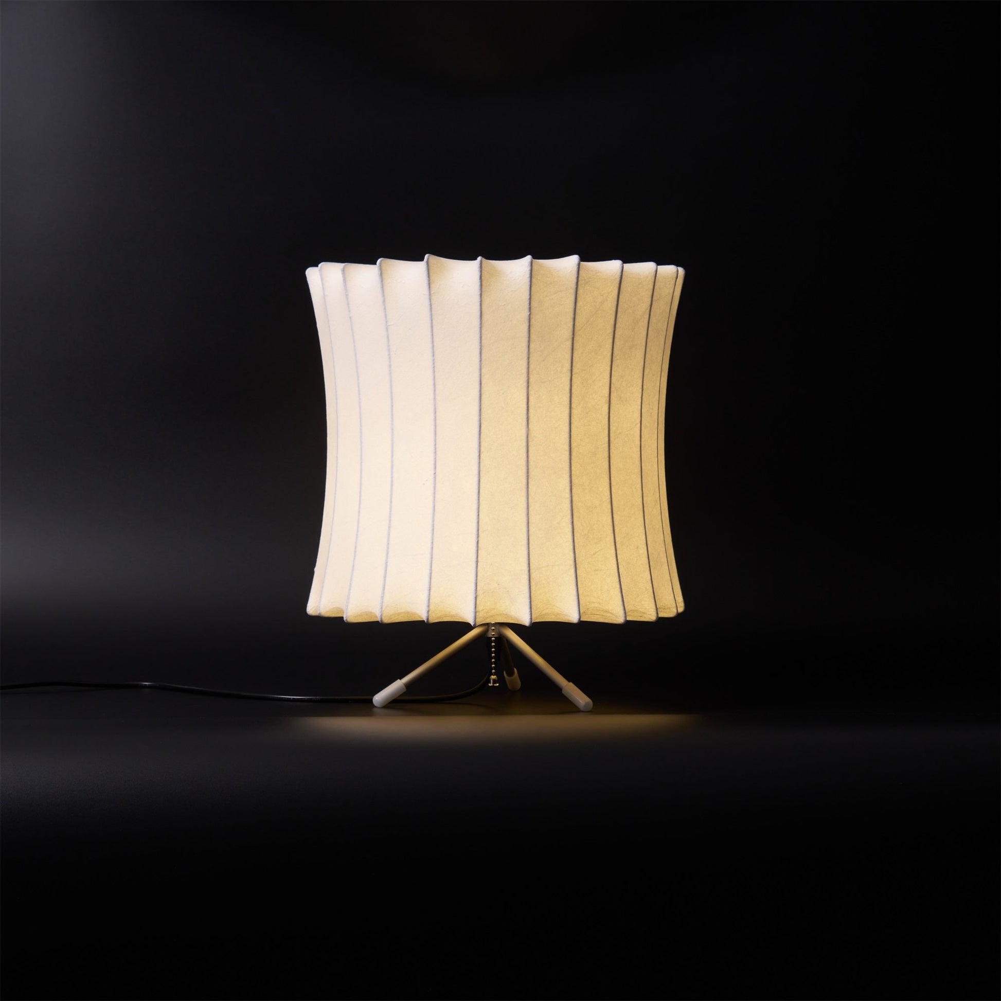 Nelson Tripod Table Lamp - Blowlighting