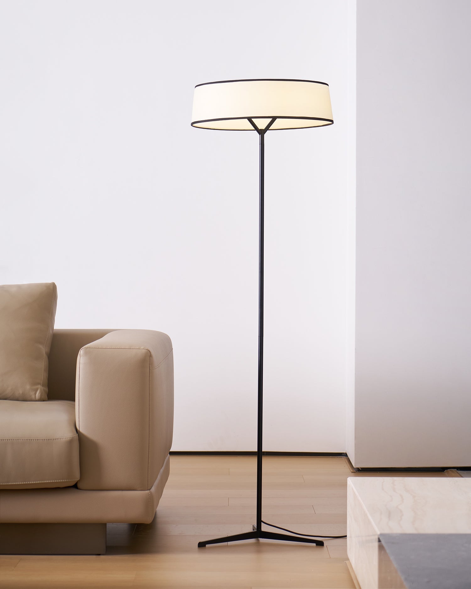 Dama Floor Lamp - Blowlighting