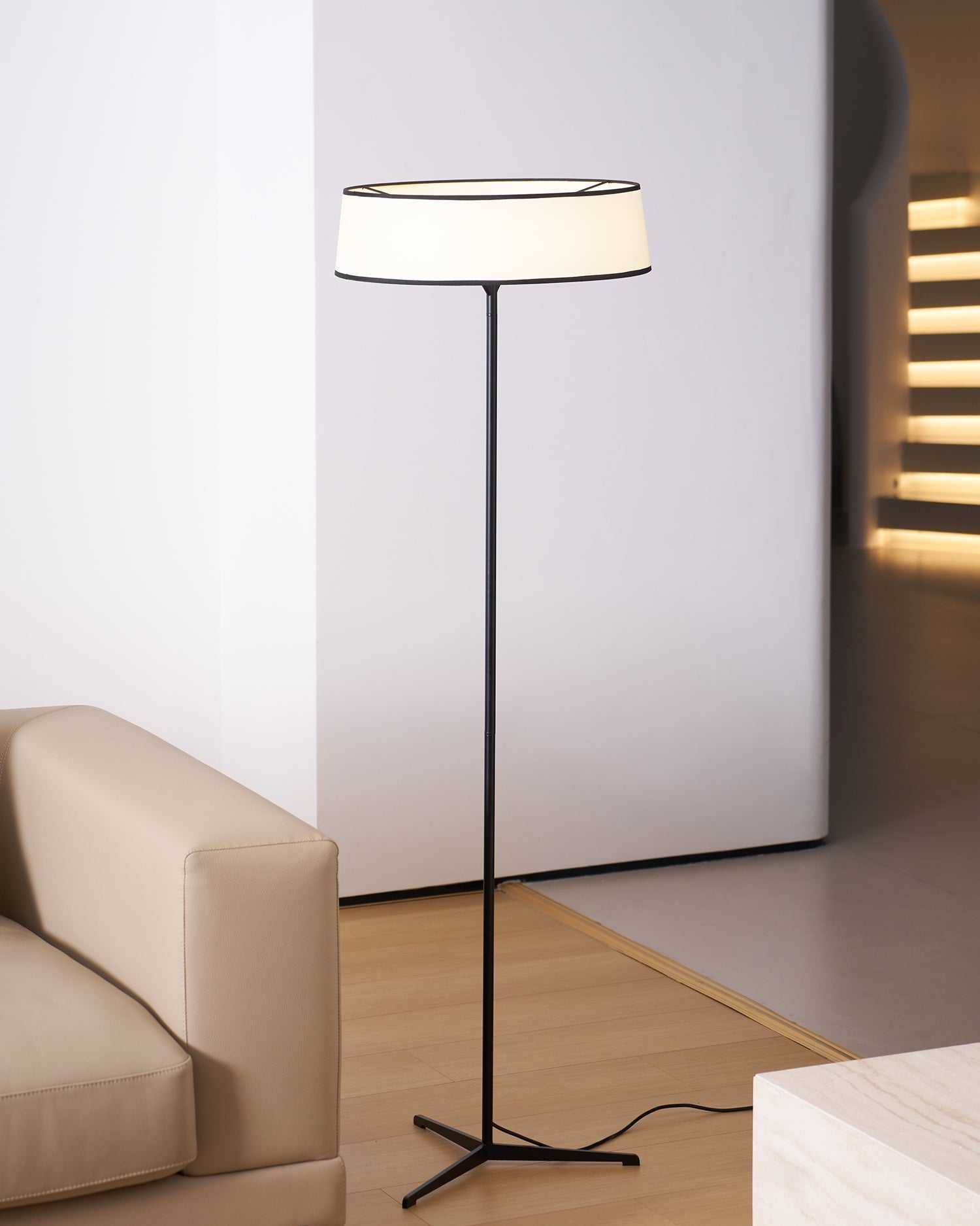 Dama Floor Lamp - Blowlighting