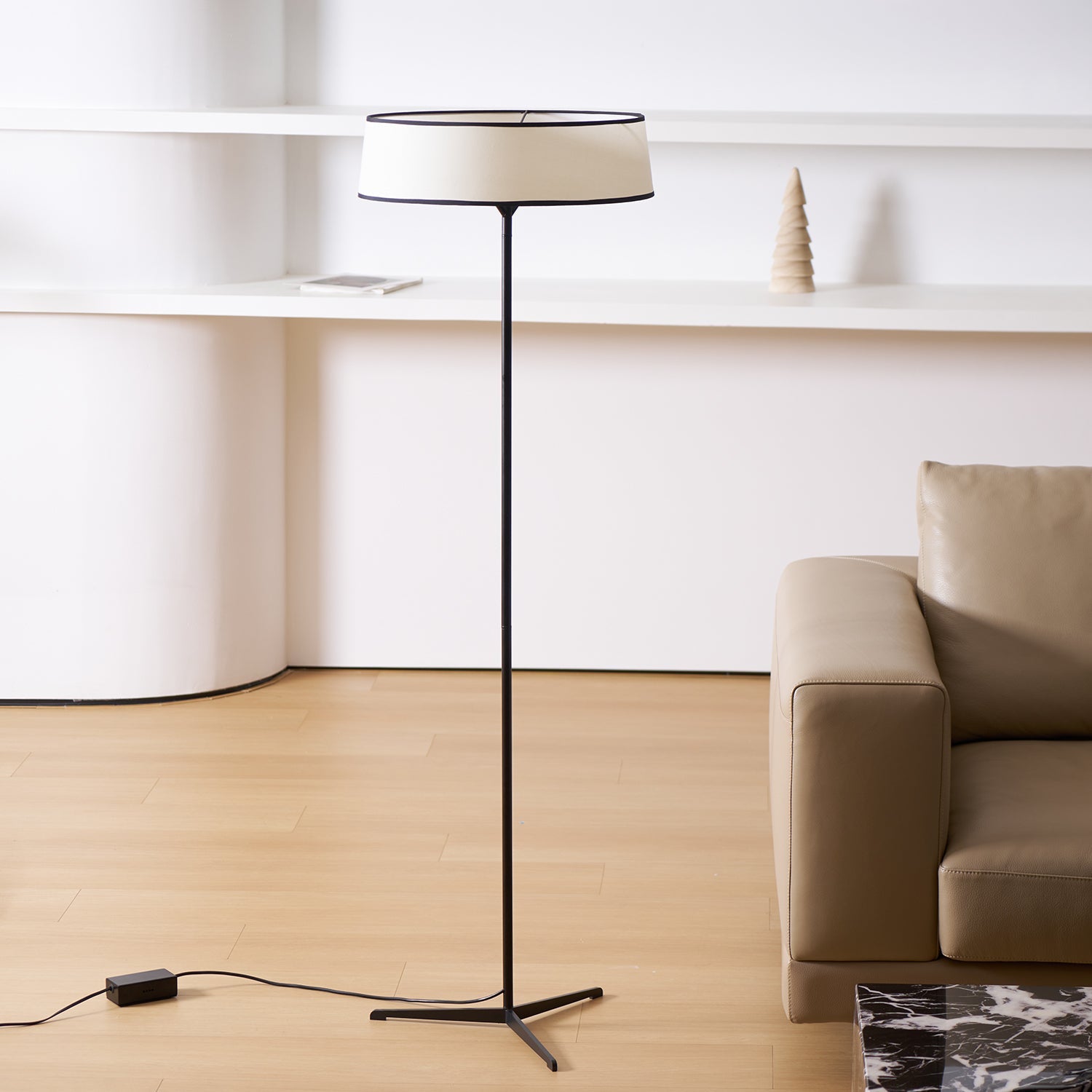 Dama Floor Lamp - Blowlighting