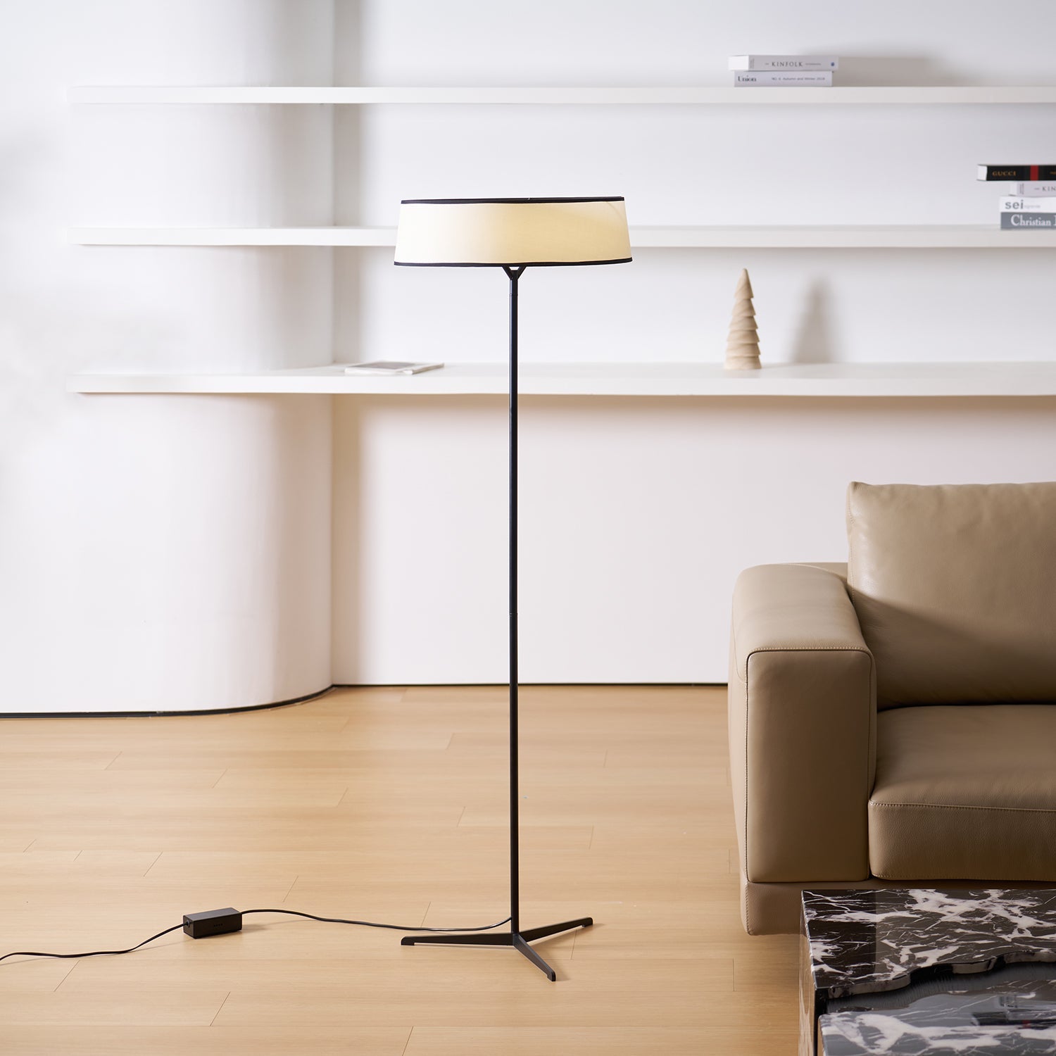 Dama Floor Lamp - Blowlighting
