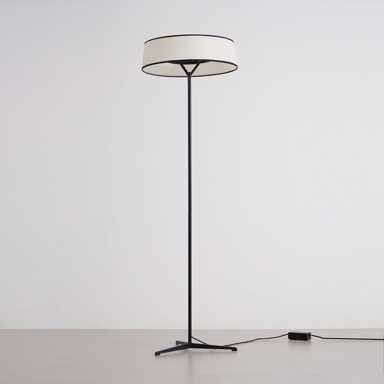 Dama Floor Lamp - Blowlighting