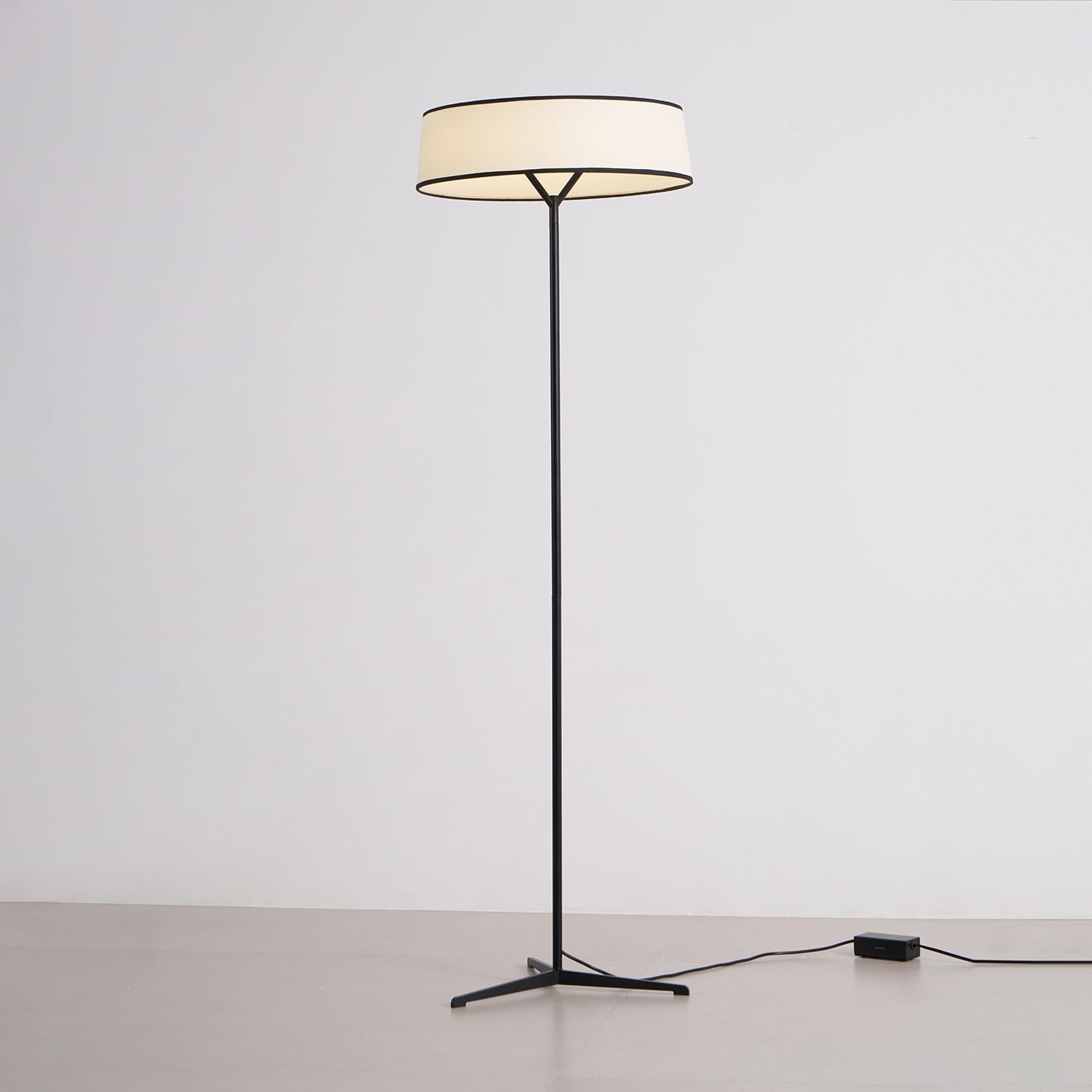 Dama Floor Lamp - Blowlighting