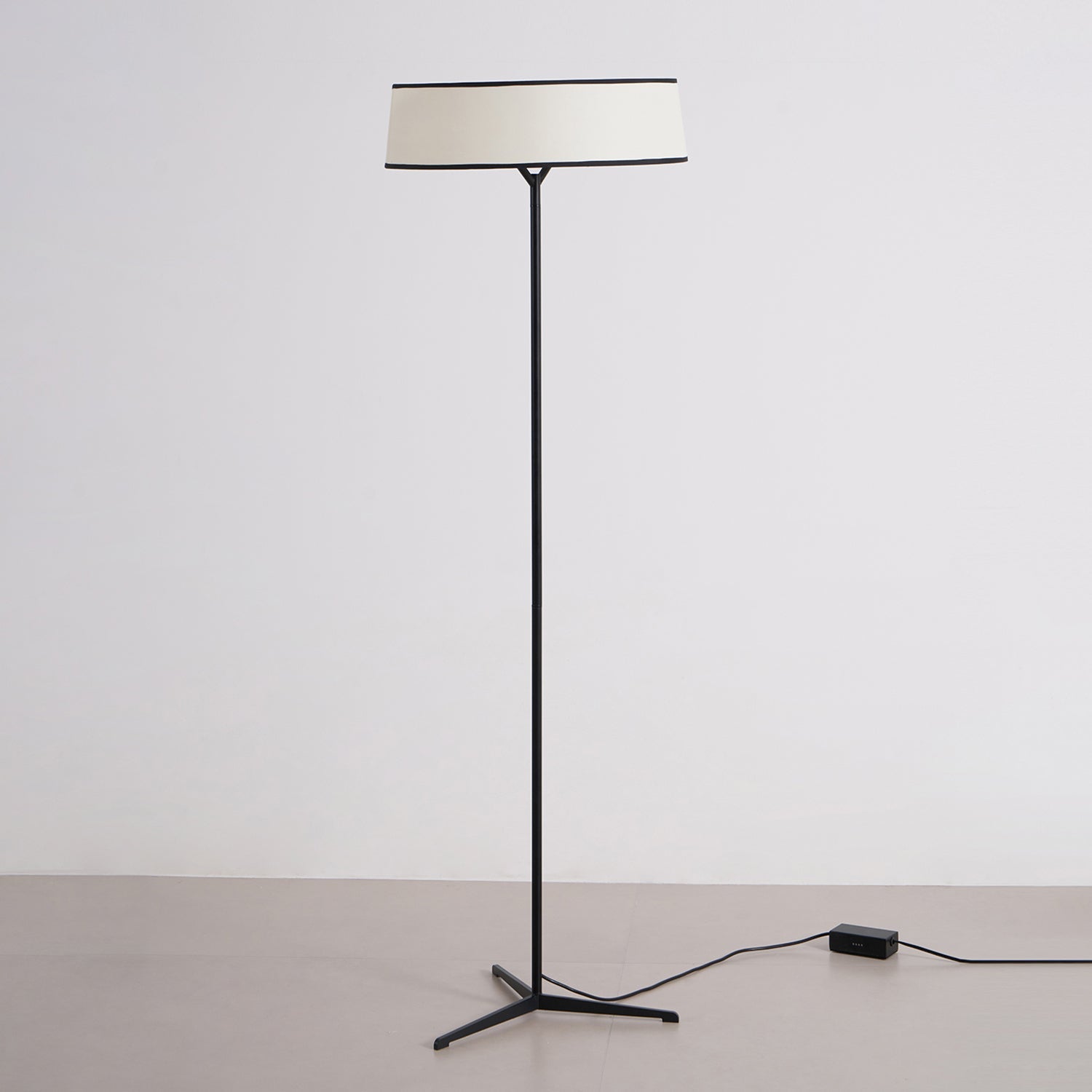 Dama Floor Lamp - Blowlighting