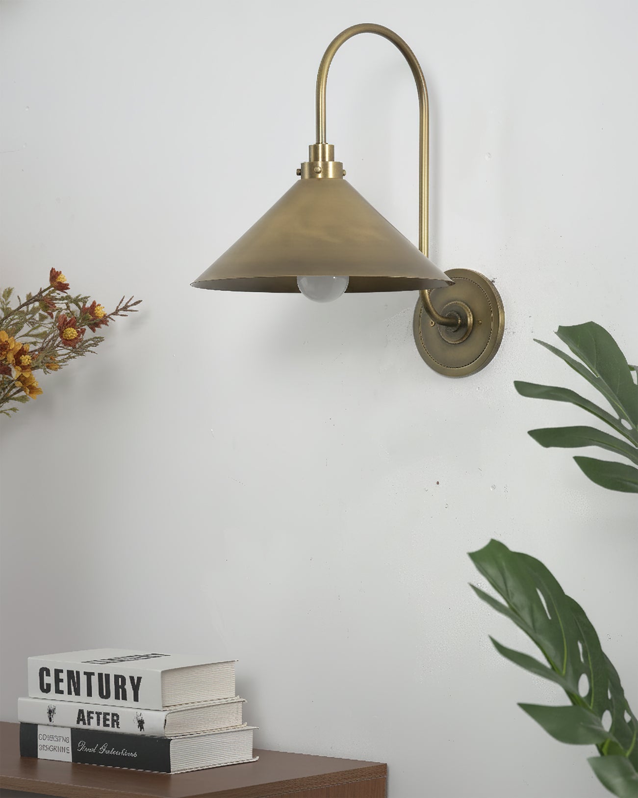 Nerissa Modern Brass Wall Light