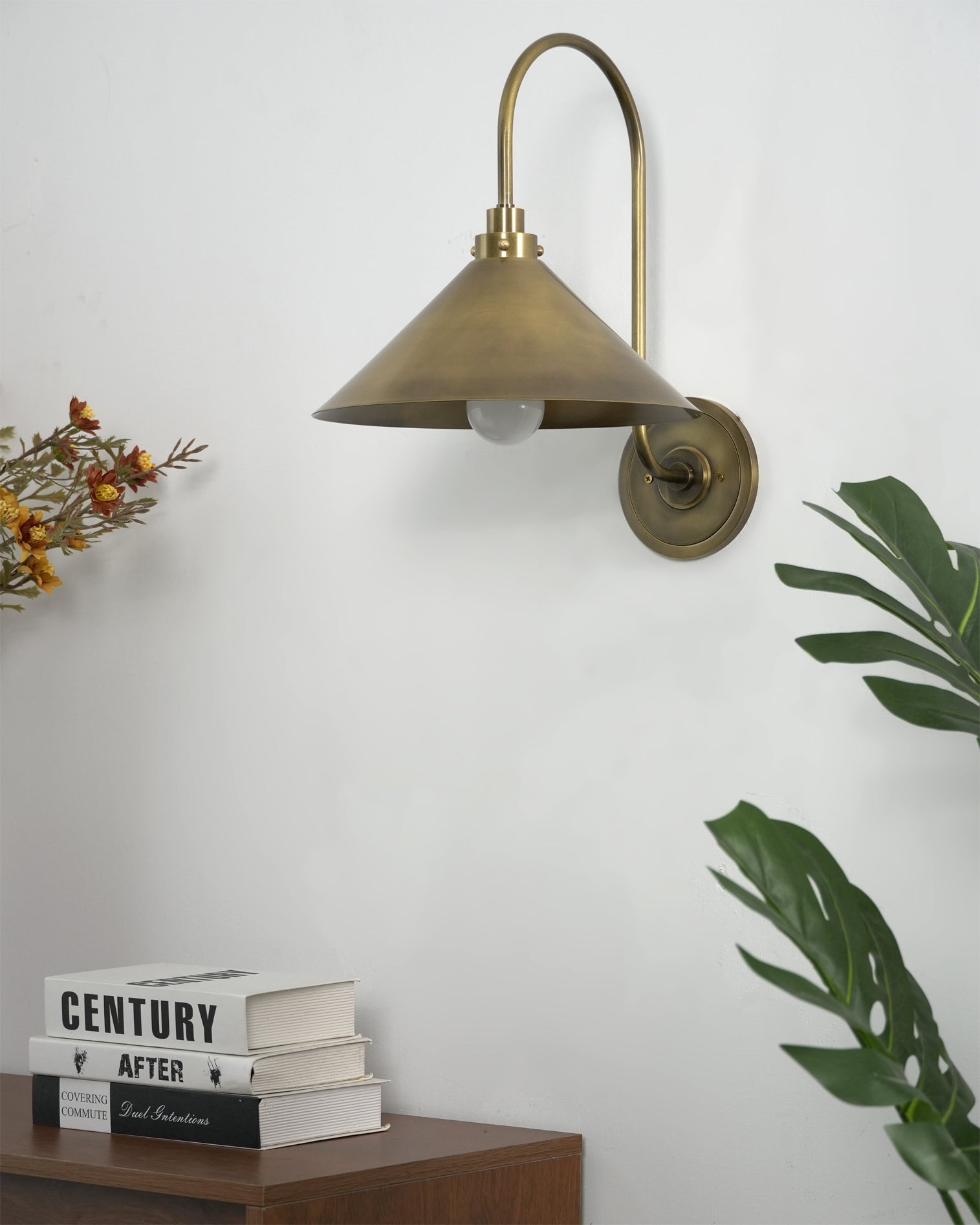 Nerissa Modern Brass Wall Light