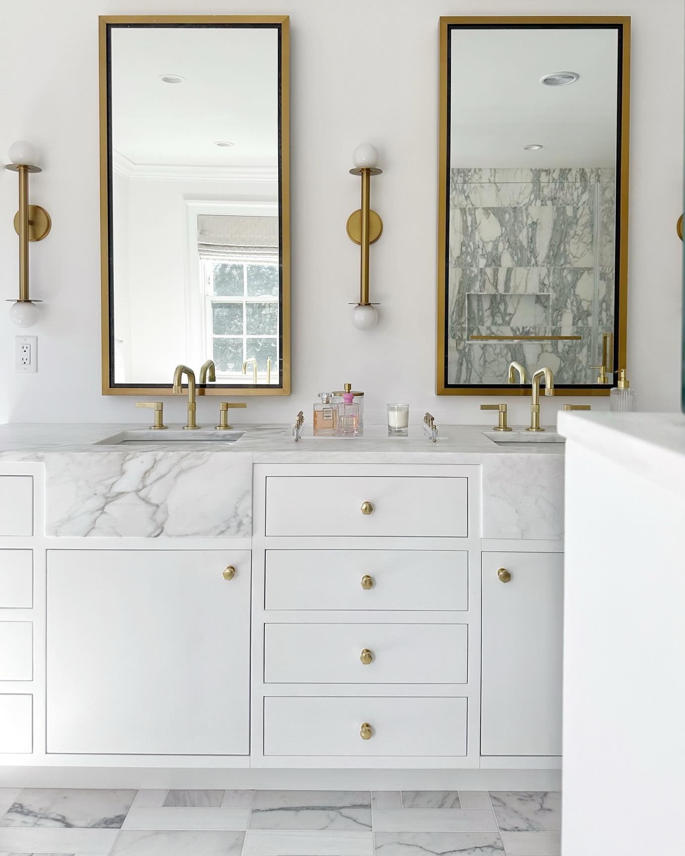 Nodes Minimalist Metal Double Wall Light