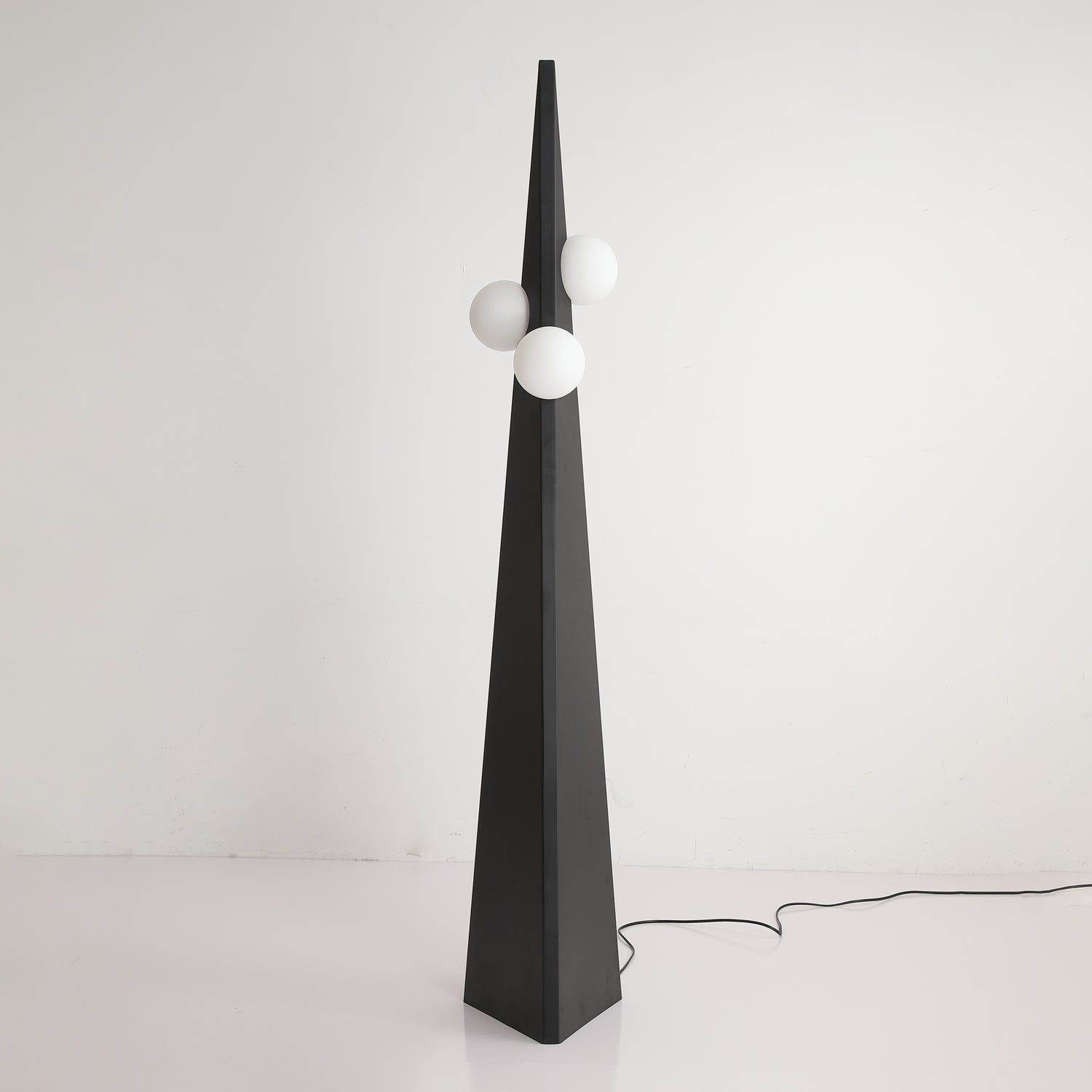 Lymarora Sculptural Metal Floor Lamp - Blowlighting