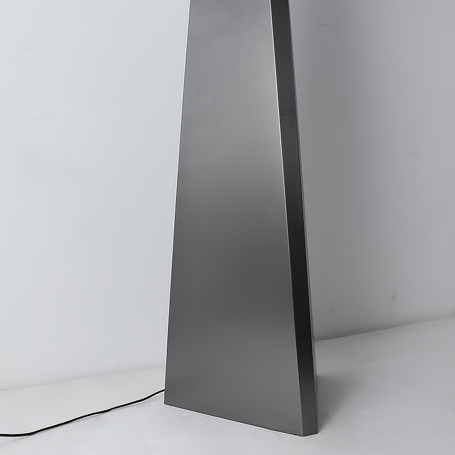 Lymarora Sculptural Metal Floor Lamp - Blowlighting