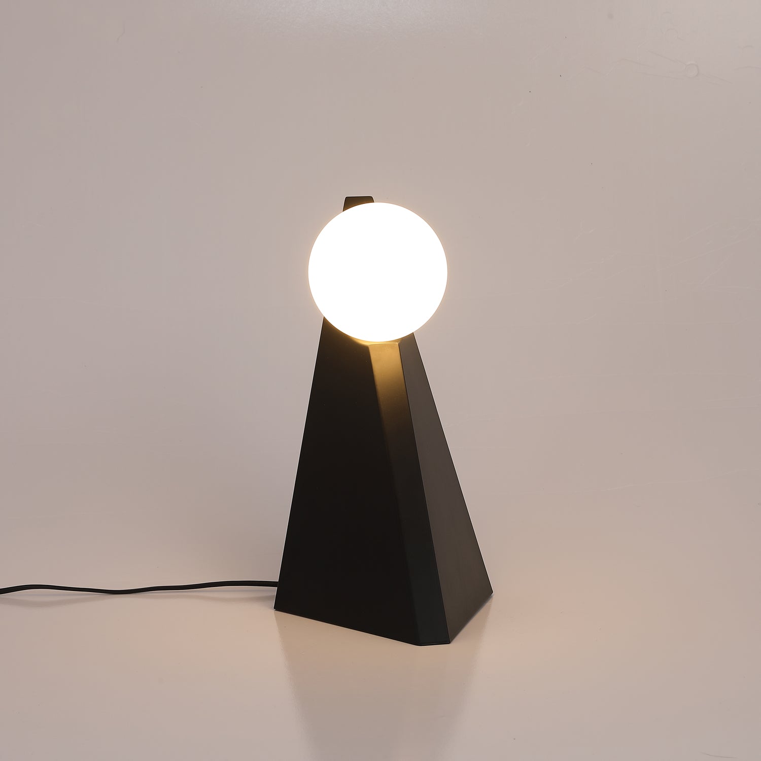 Noir Roy Table Lamp - Blowlighting