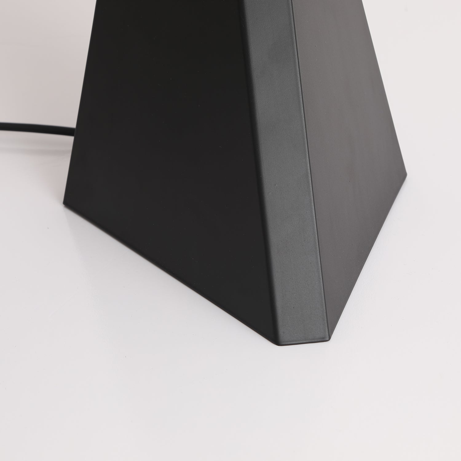 Noir Roy Table Lamp - Blowlighting