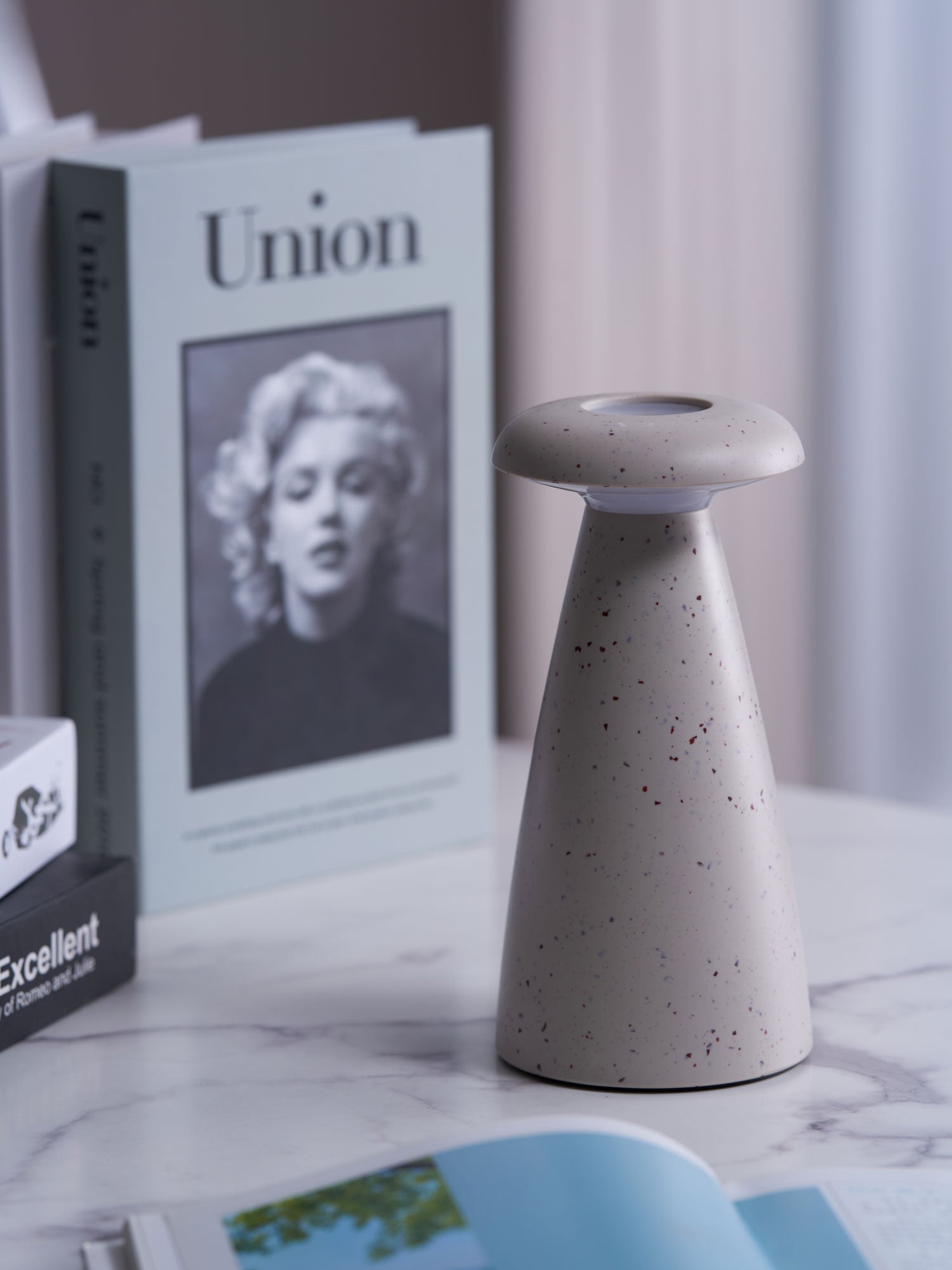 Noko Mushroom Rechargeable Table Lamp - Blowlighting