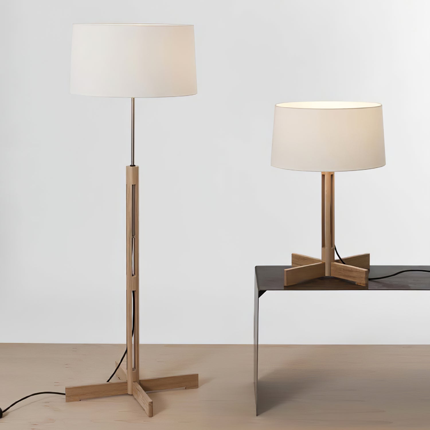 Compact Charm Table Lamp - Blowlighting