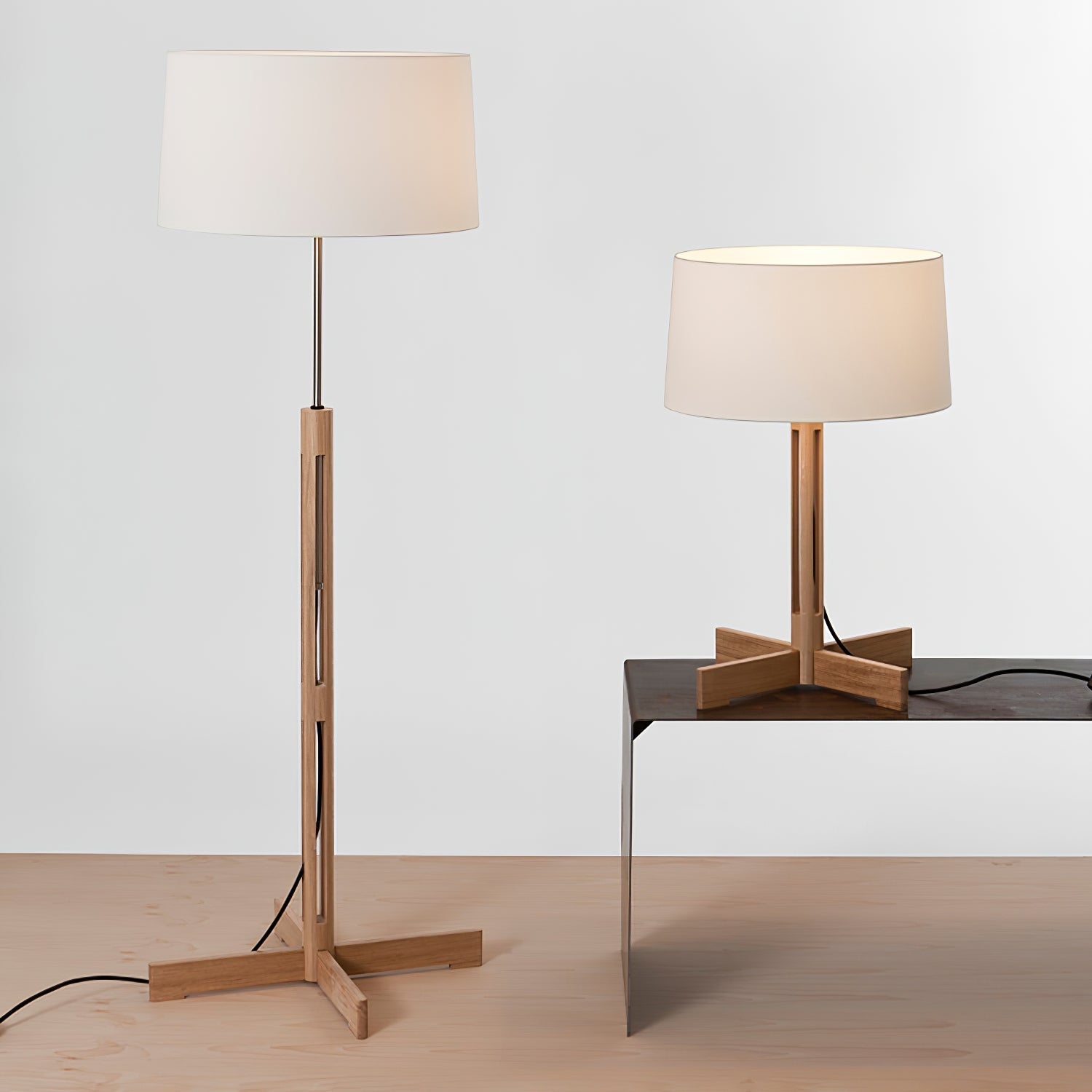 Compact Charm Table Lamp - Blowlighting