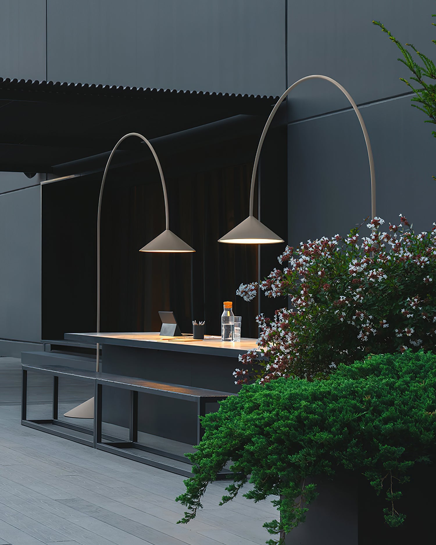 Civara Minimalist Metal Floor Lamp - Blowlighting
