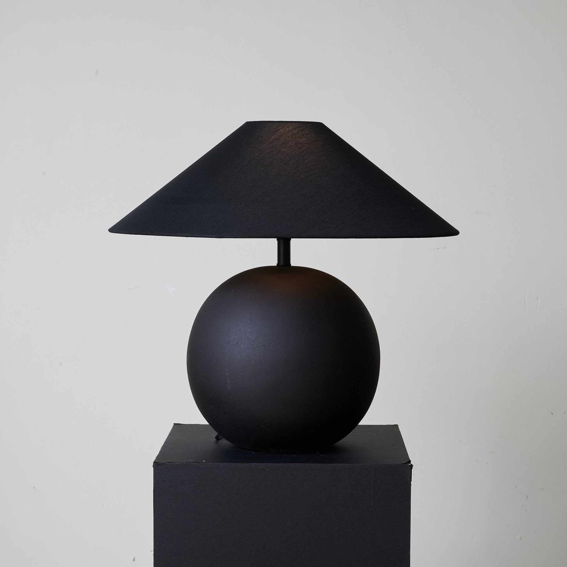 Obsidian Sphere Table Lamp - Blowlighting