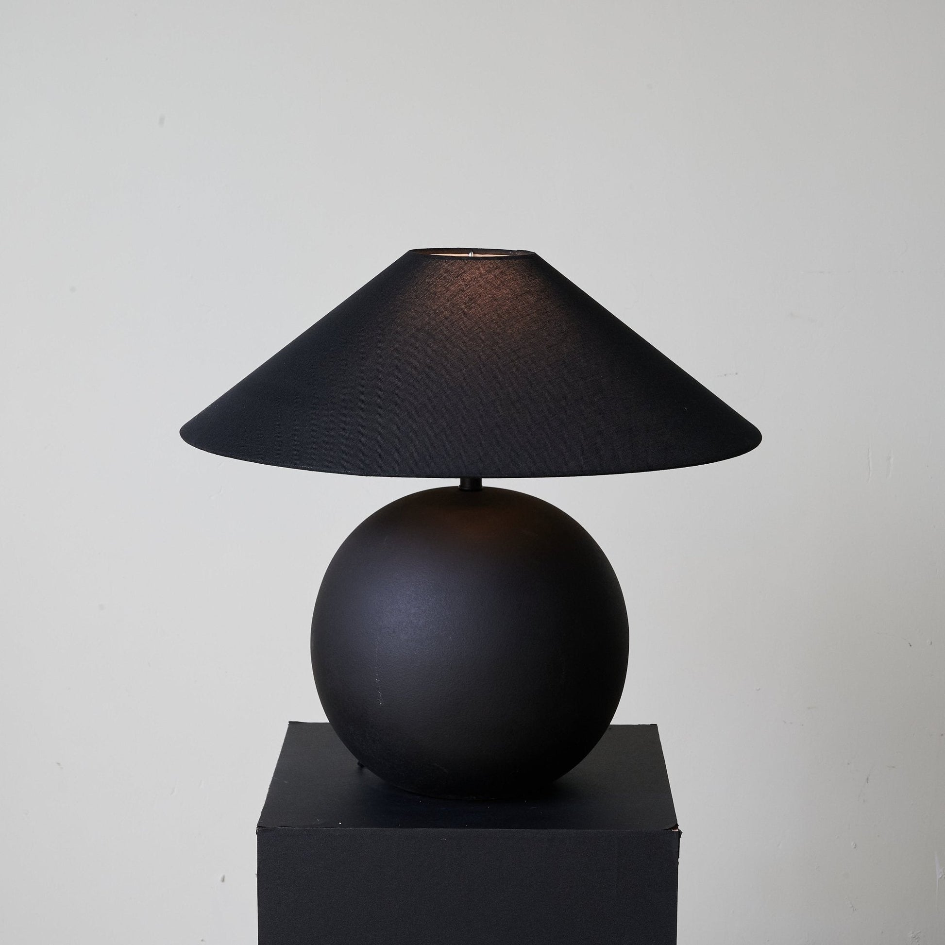 Obsidian Sphere Table Lamp - Blowlighting