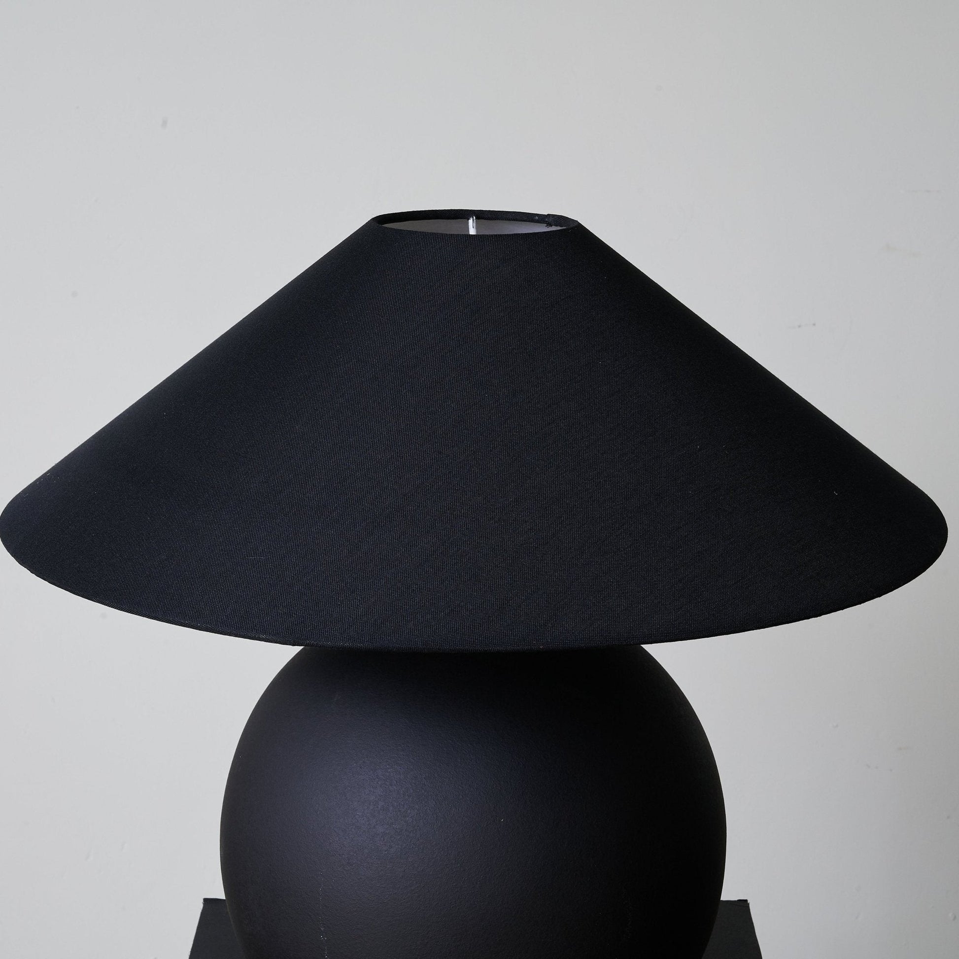 Obsidian Sphere Table Lamp - Blowlighting