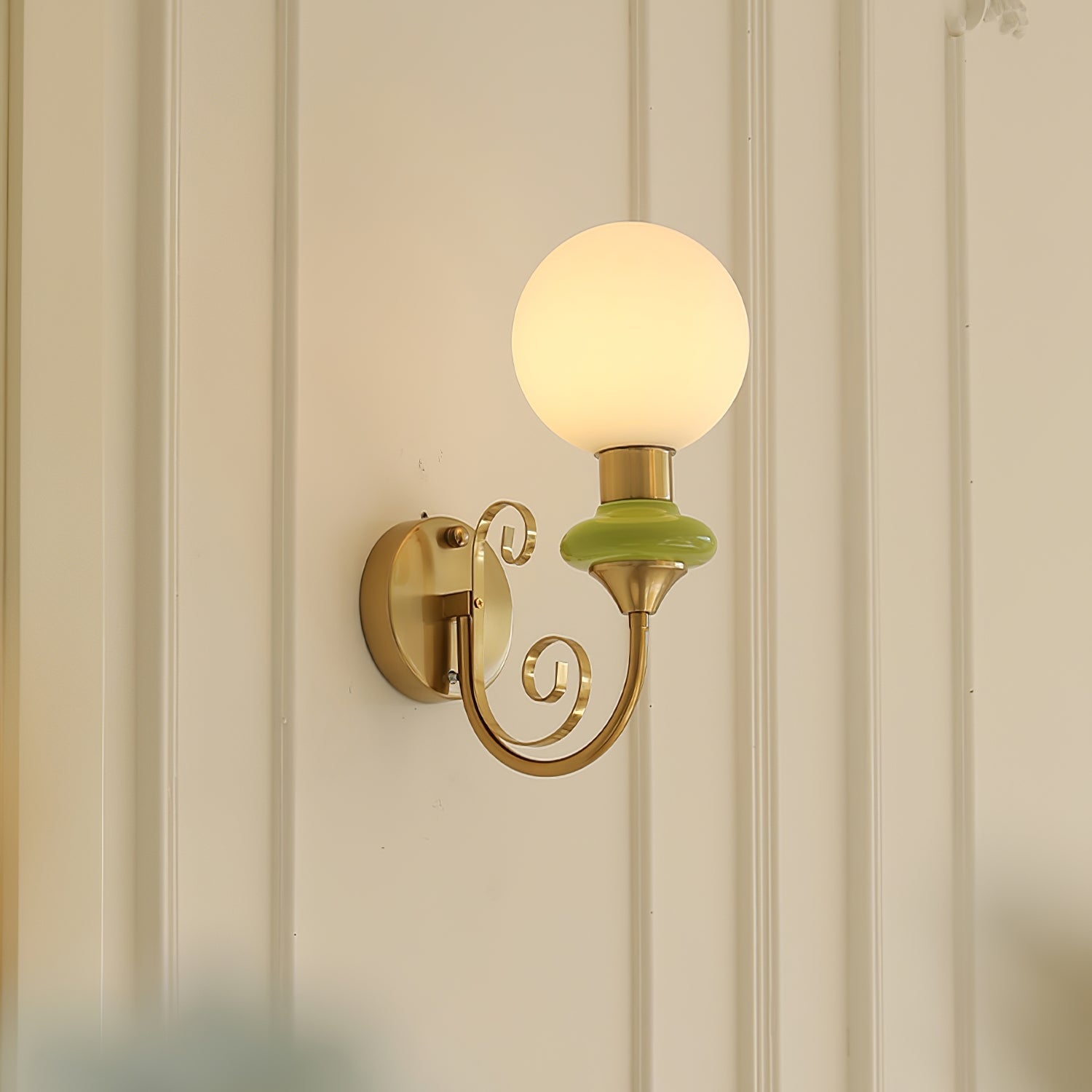 Onyx Plug-in Wall Lamp - Blowlighting