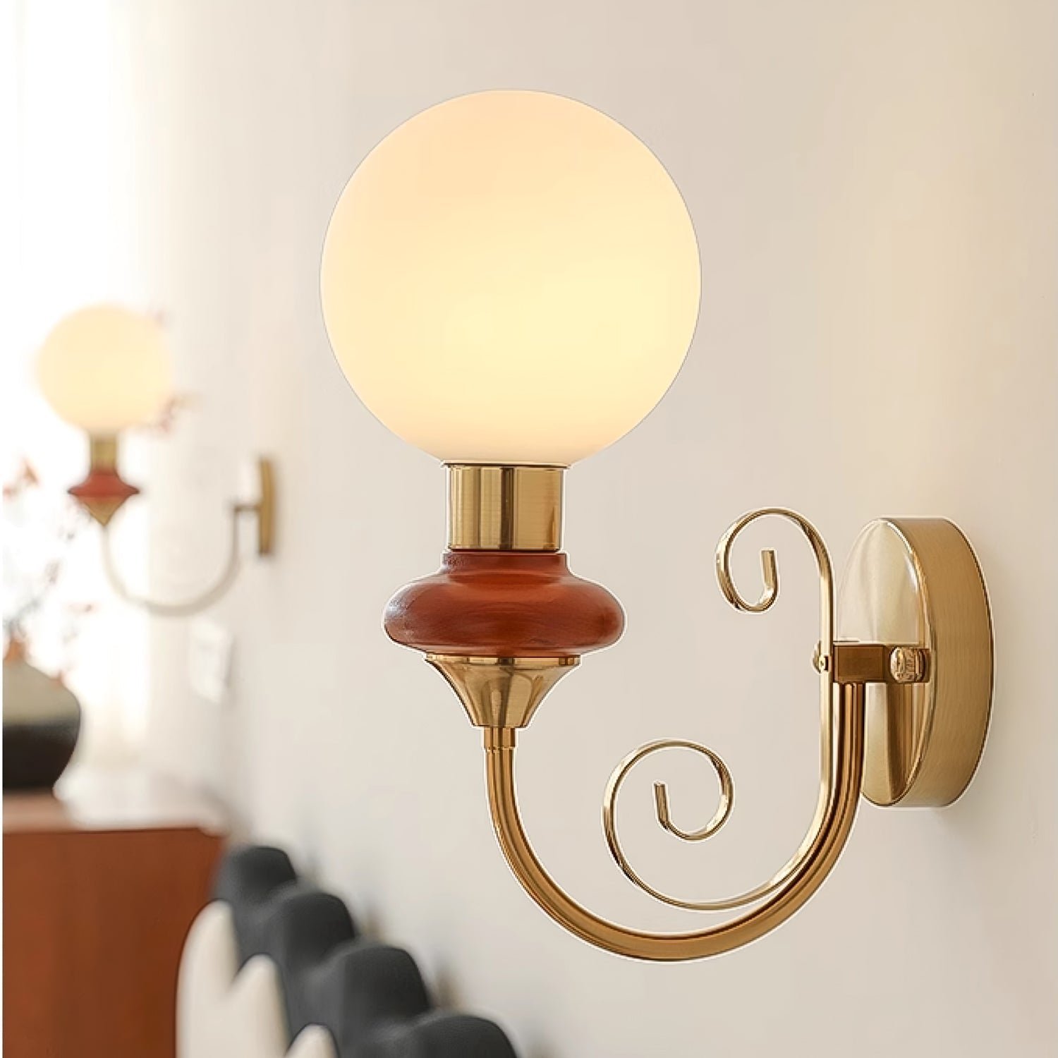 Onyx Plug-in Wall Lamp - Blowlighting