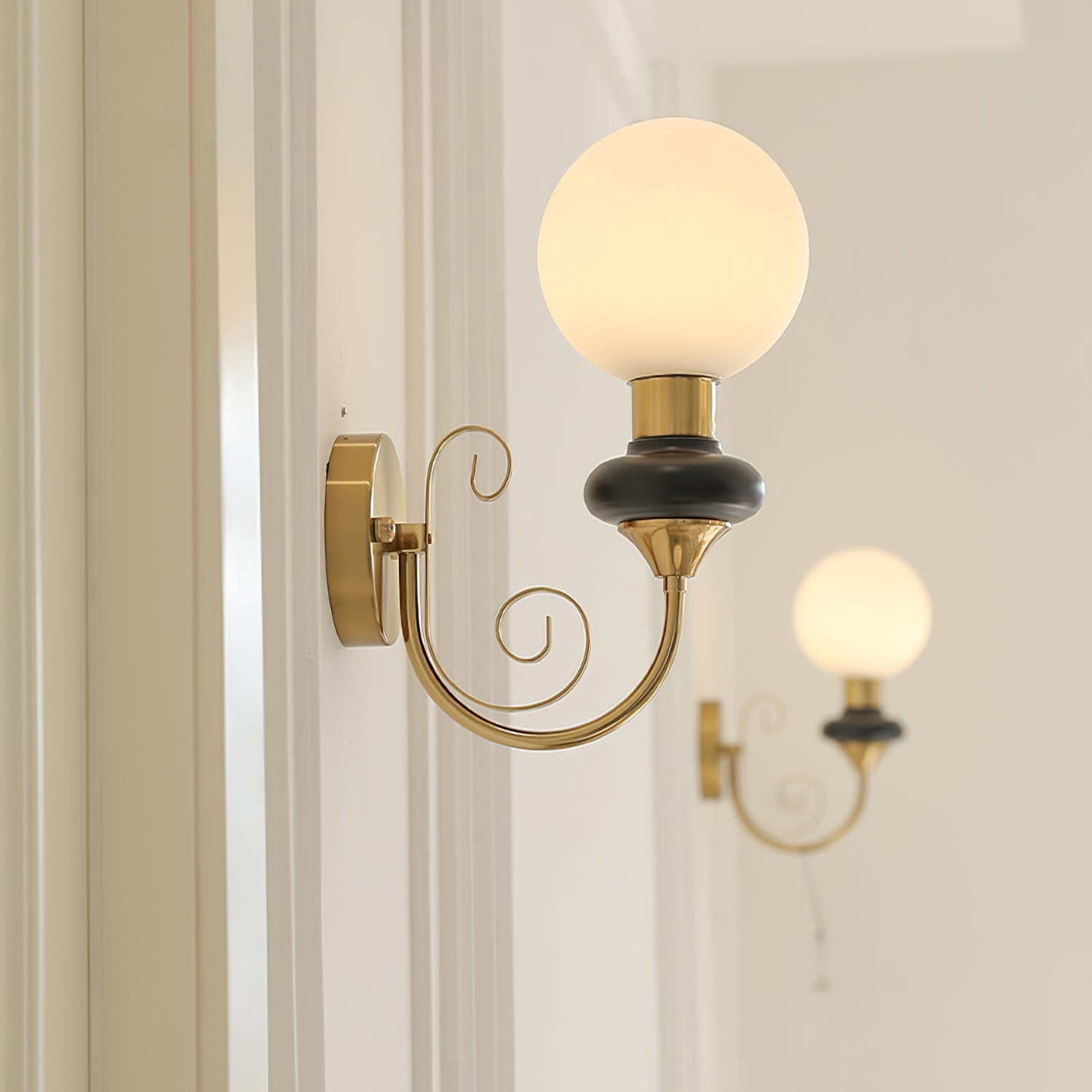 Onyx Plug-in Wall Lamp - Blowlighting