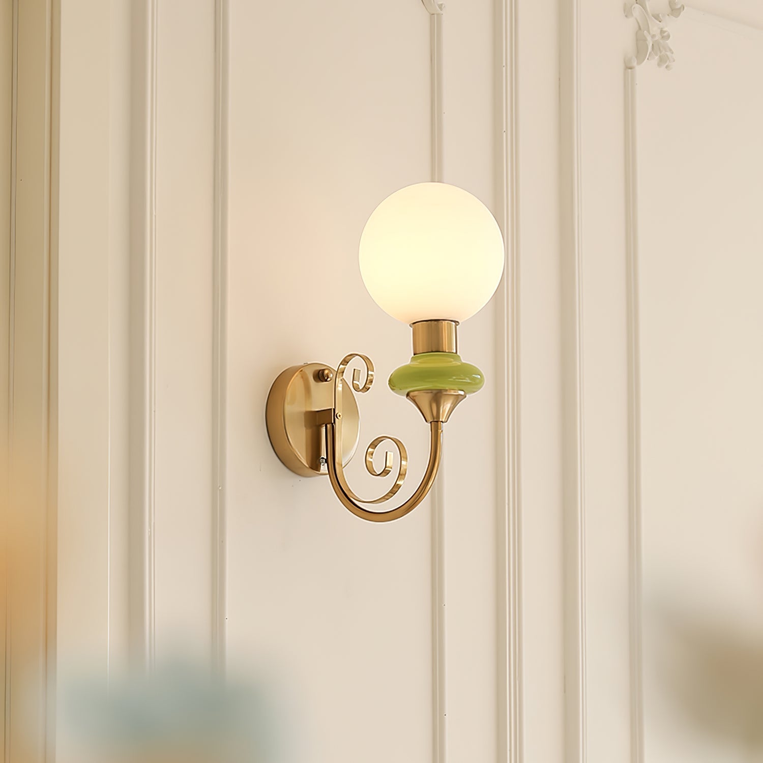 Onyx Plug-in Wall Lamp - Blowlighting