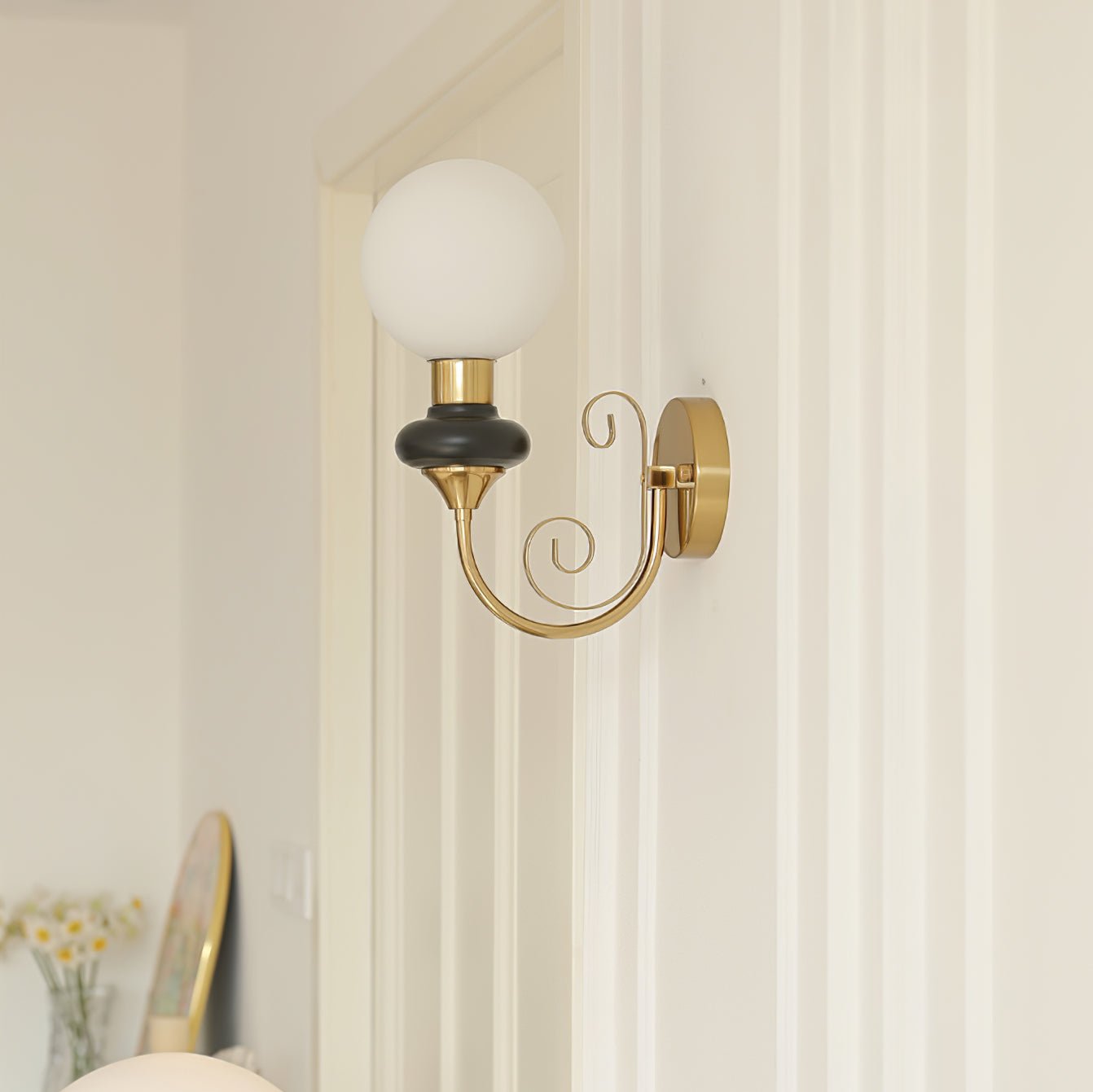 Onyx Plug-in Wall Lamp - Blowlighting