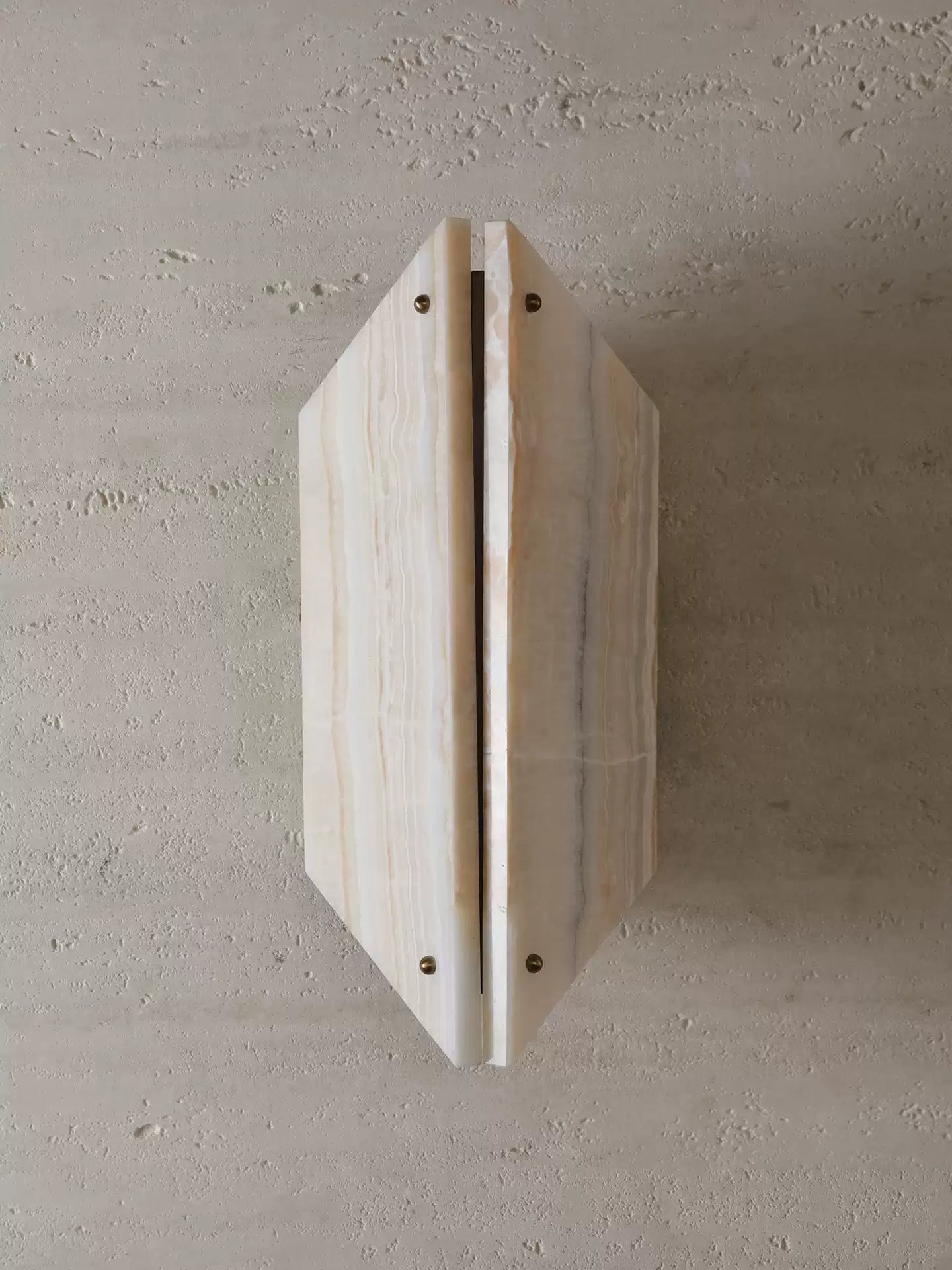 Onyxa Crest Wall Lamp - Vakkerlight