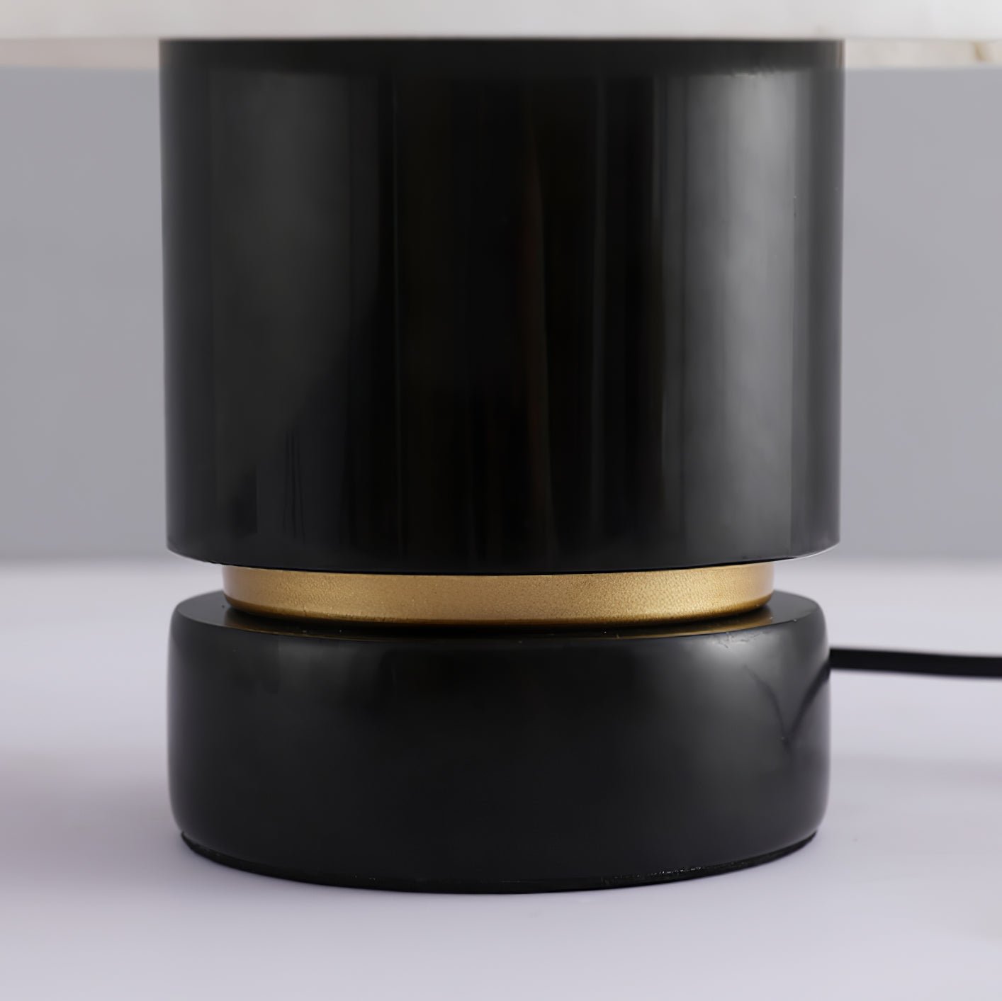 Elmarir Ribbed Alabaster Table Lamp - Blowlighting