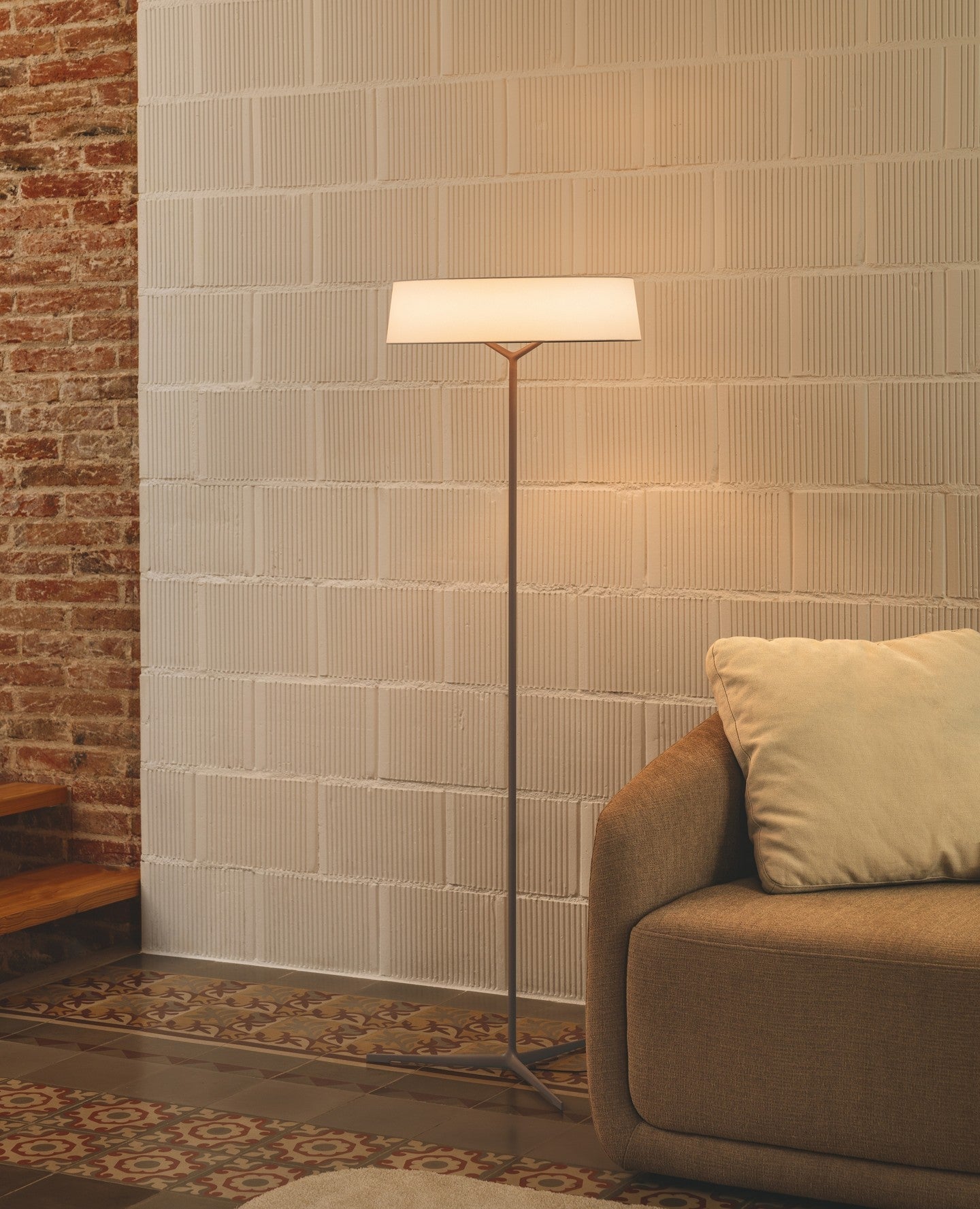 Dama Floor Lamp - Blowlighting