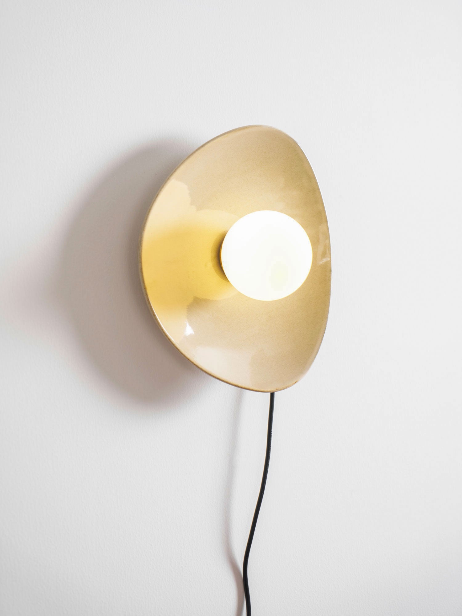 Pebble Disc Plug-in Wall Light - Blowlighting