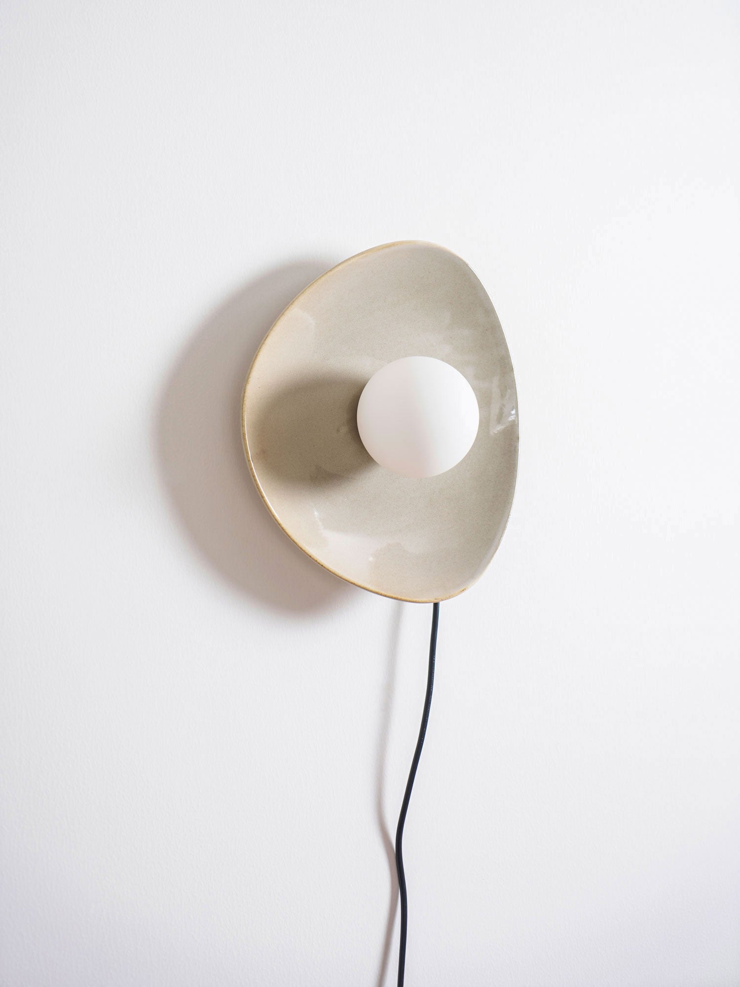 Pebble Disc Plug-in Wall Light - Blowlighting