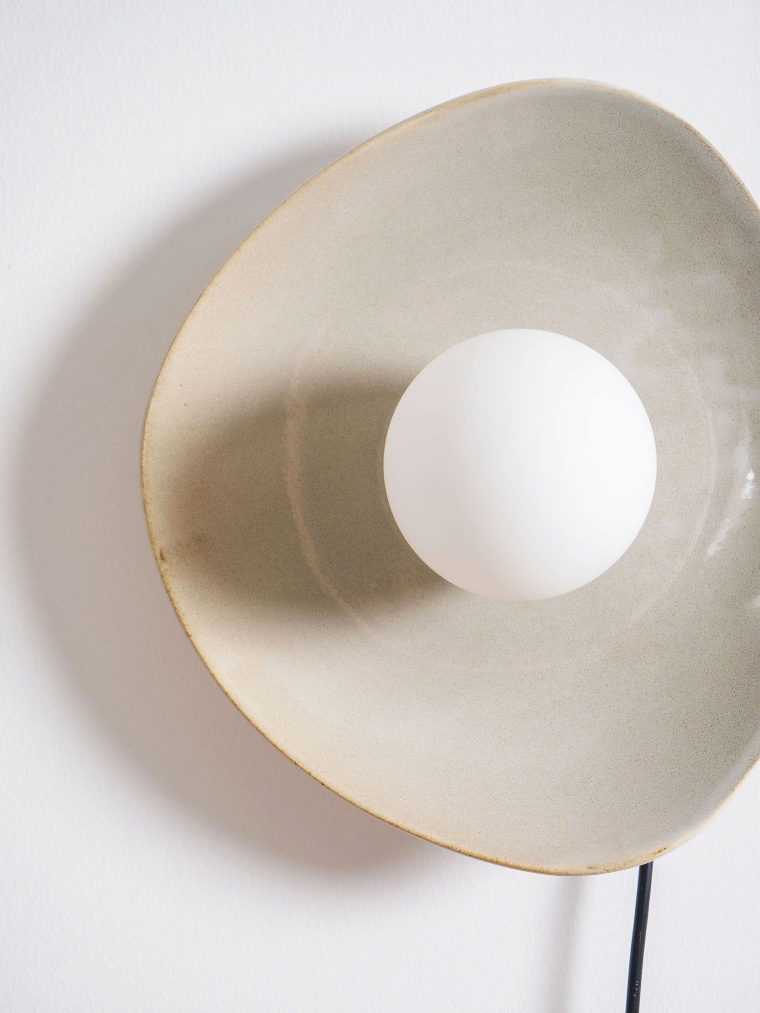 Pebble Disc Plug-in Wall Light - Blowlighting