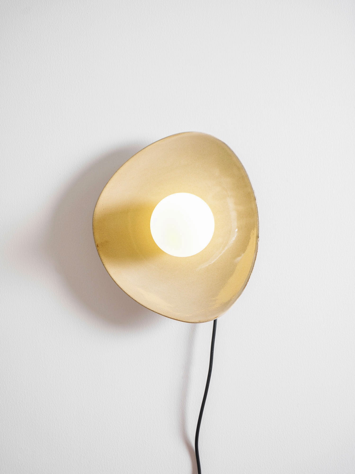 Pebble Disc Plug-in Wall Light - Blowlighting
