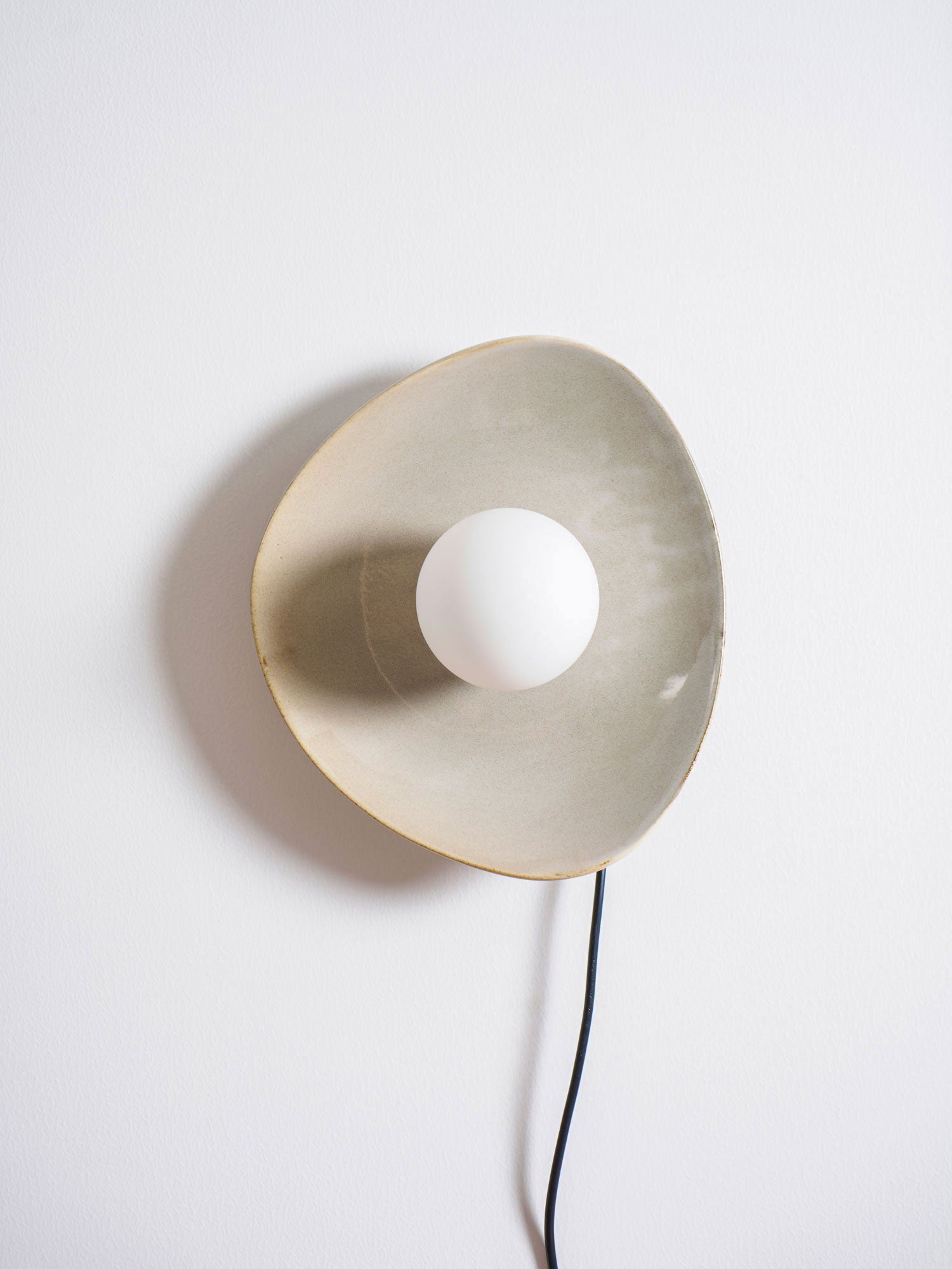 Pebble Disc Plug-in Wall Light - Blowlighting