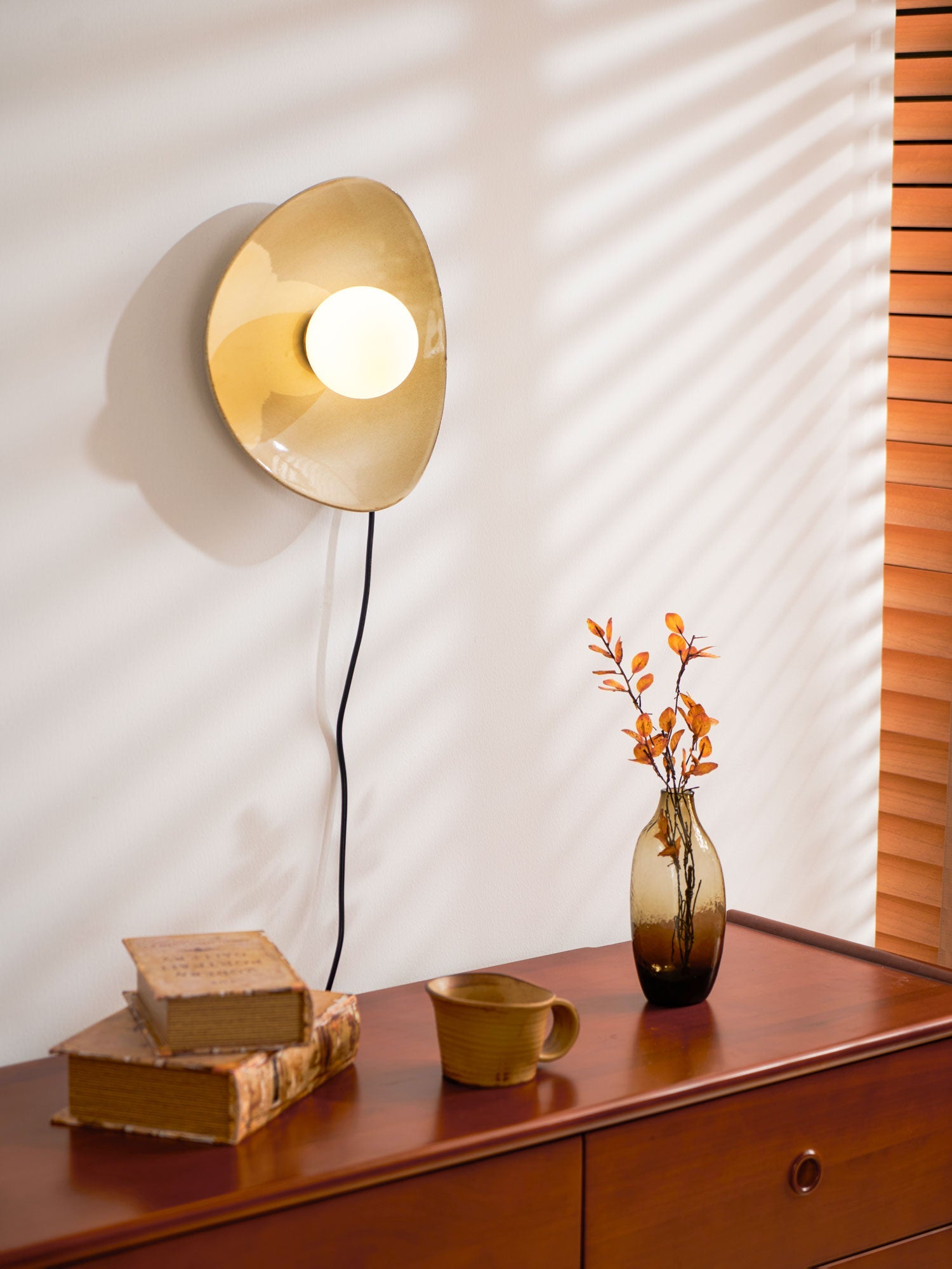 Pebble Disc Plug-in Wall Light - Blowlighting