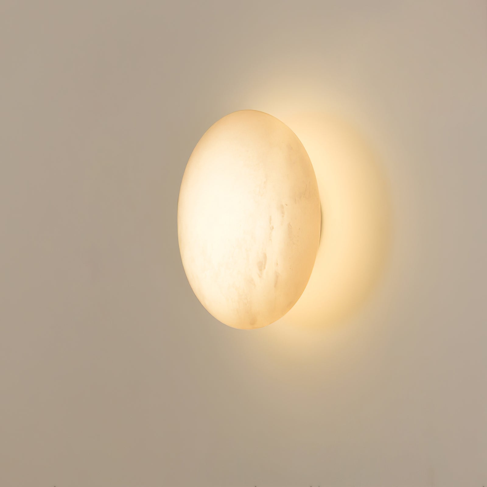 Eurthais Minimalist Alabaster Wall Light - Blowlighting