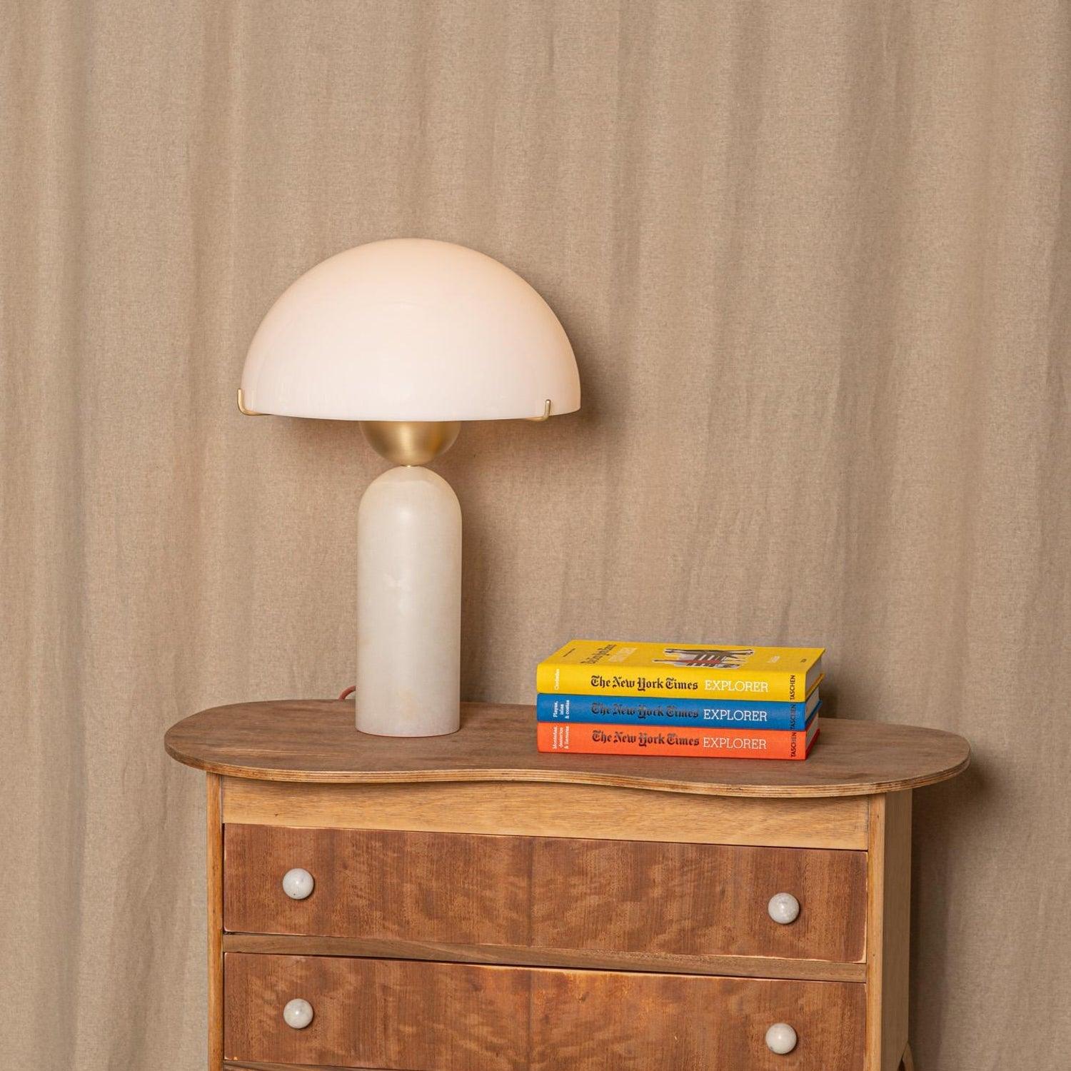 Veviniel Alabaster Table Lamp - Blowlighting
