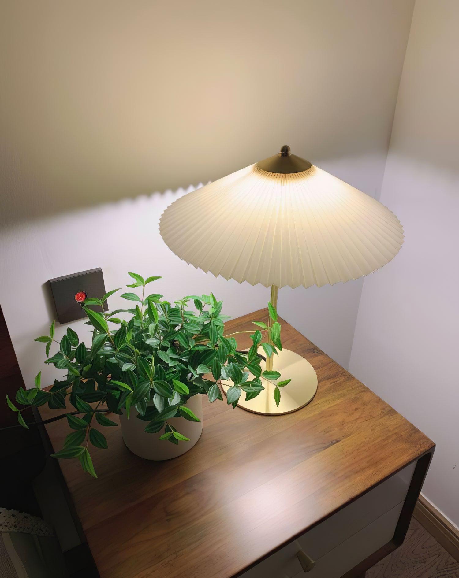 Perla Pleated Table Lamp - Blowlighting