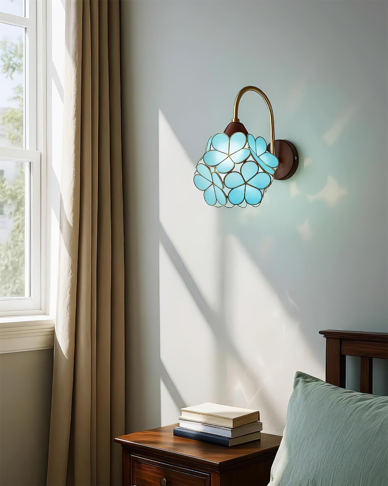 Auri Artistic Brass Wall Lamp