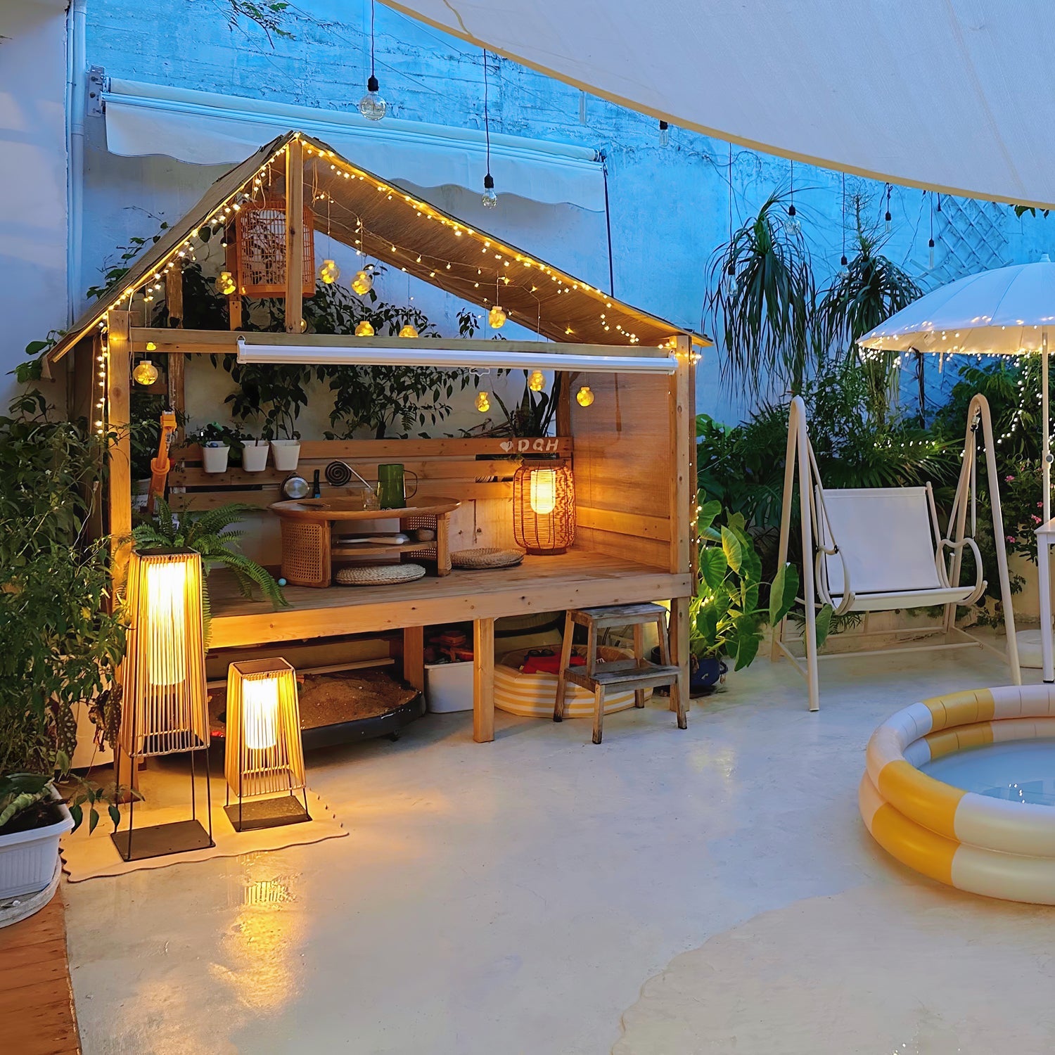 Plastic Rattan Outdoor Post Light - Blowlighting
