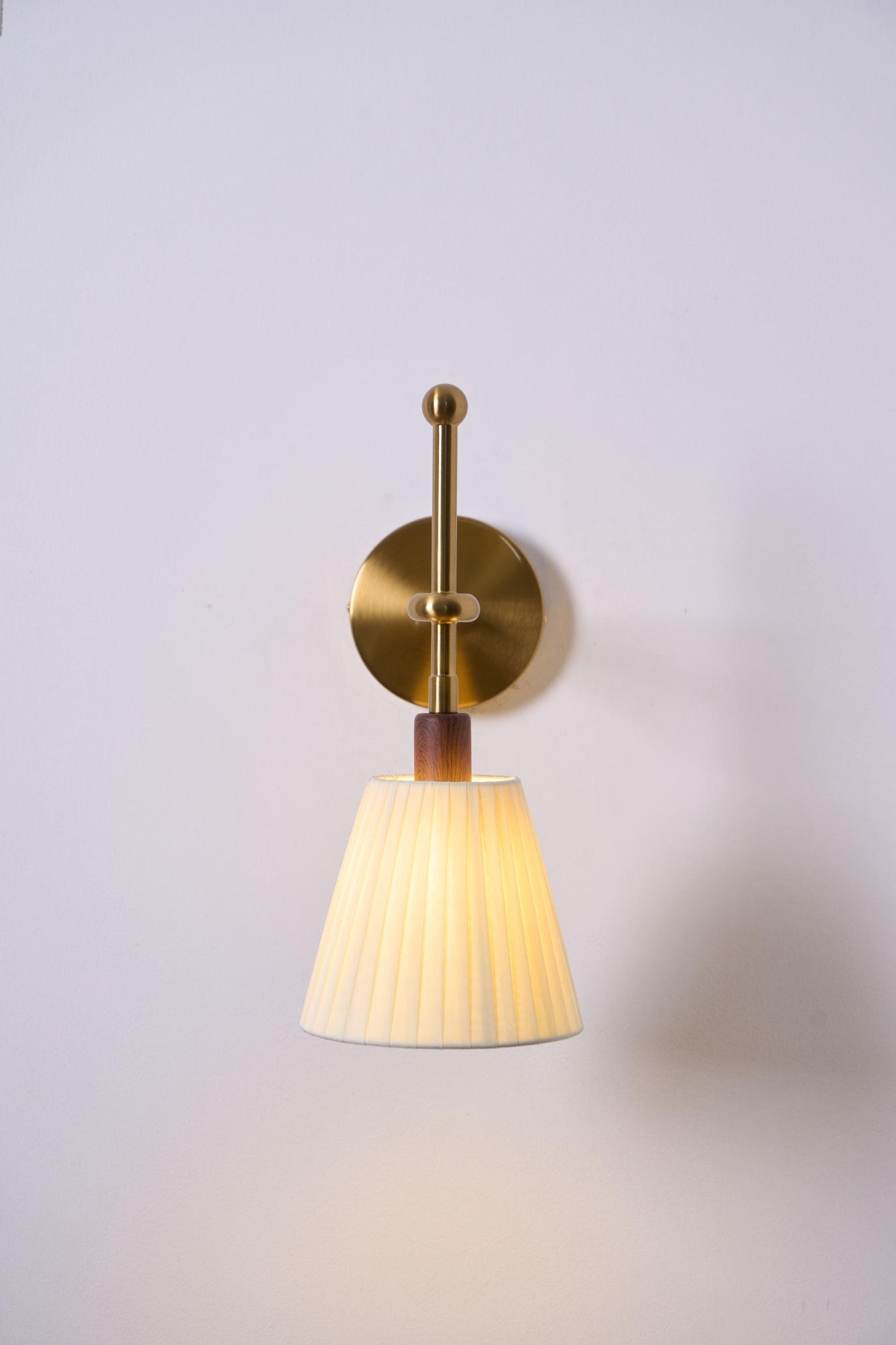 Pleated Fabric Wall Lamp - Blowlighting
