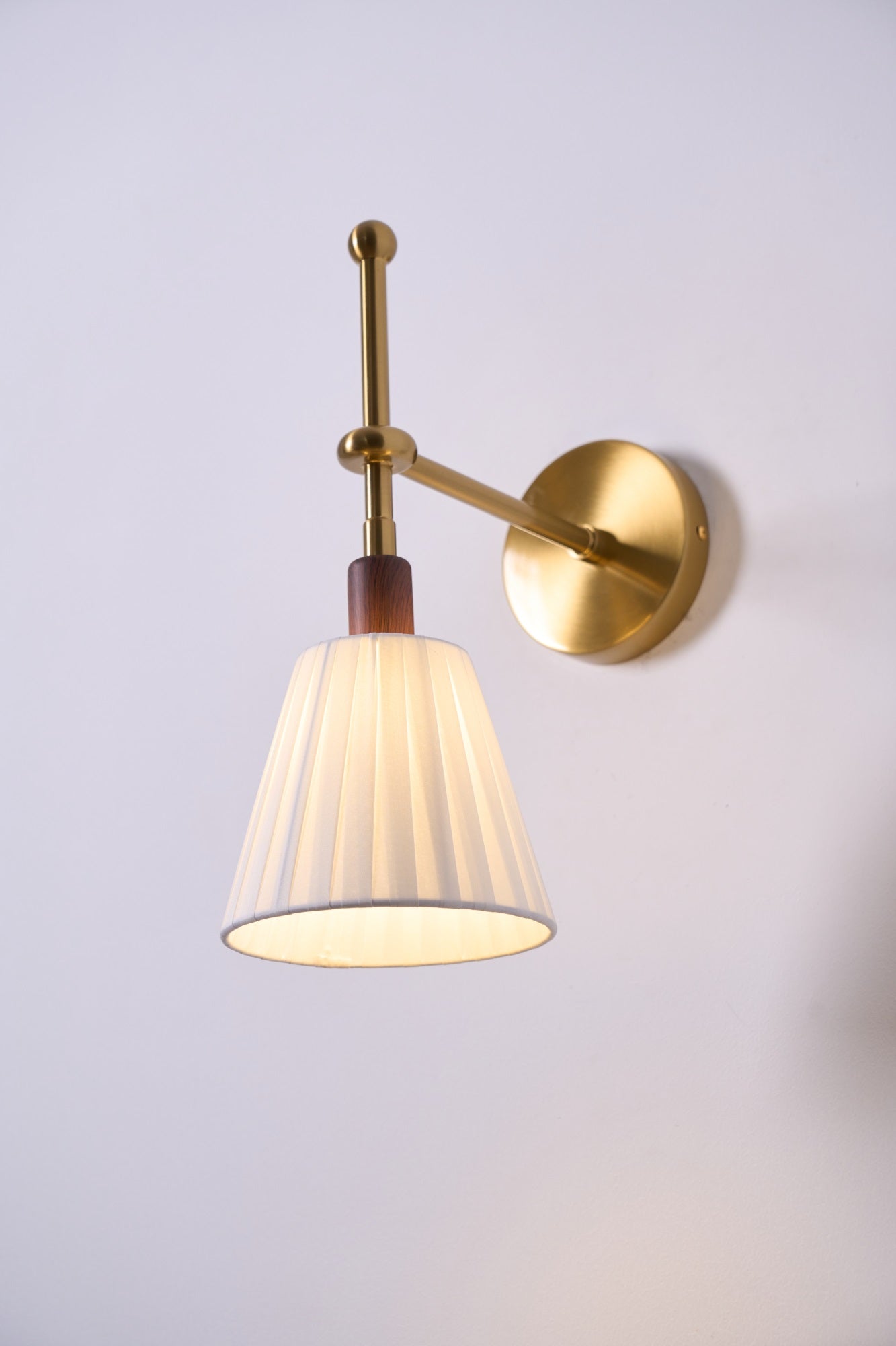 Pleated Fabric Wall Lamp - Blowlighting